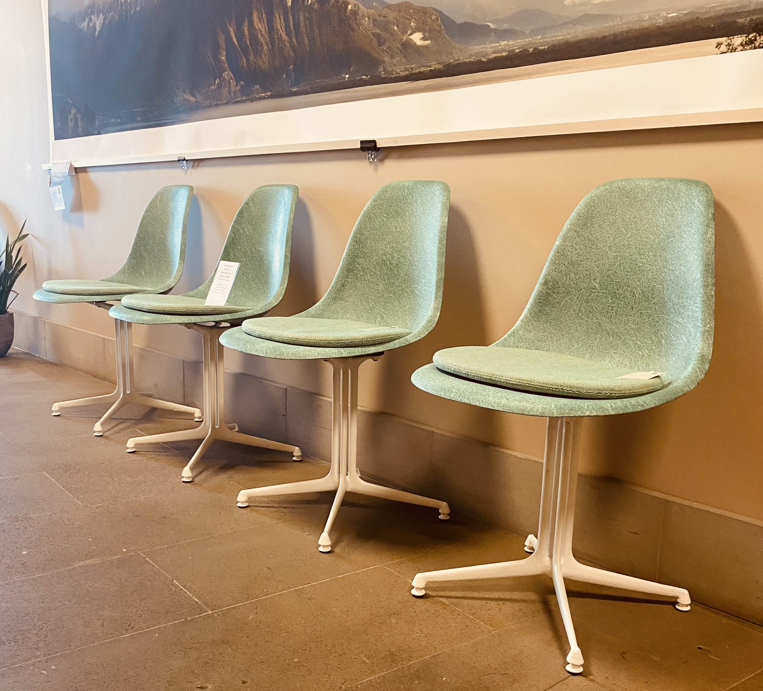 Chaise Charles Eames piètement Lafonda – Image 3