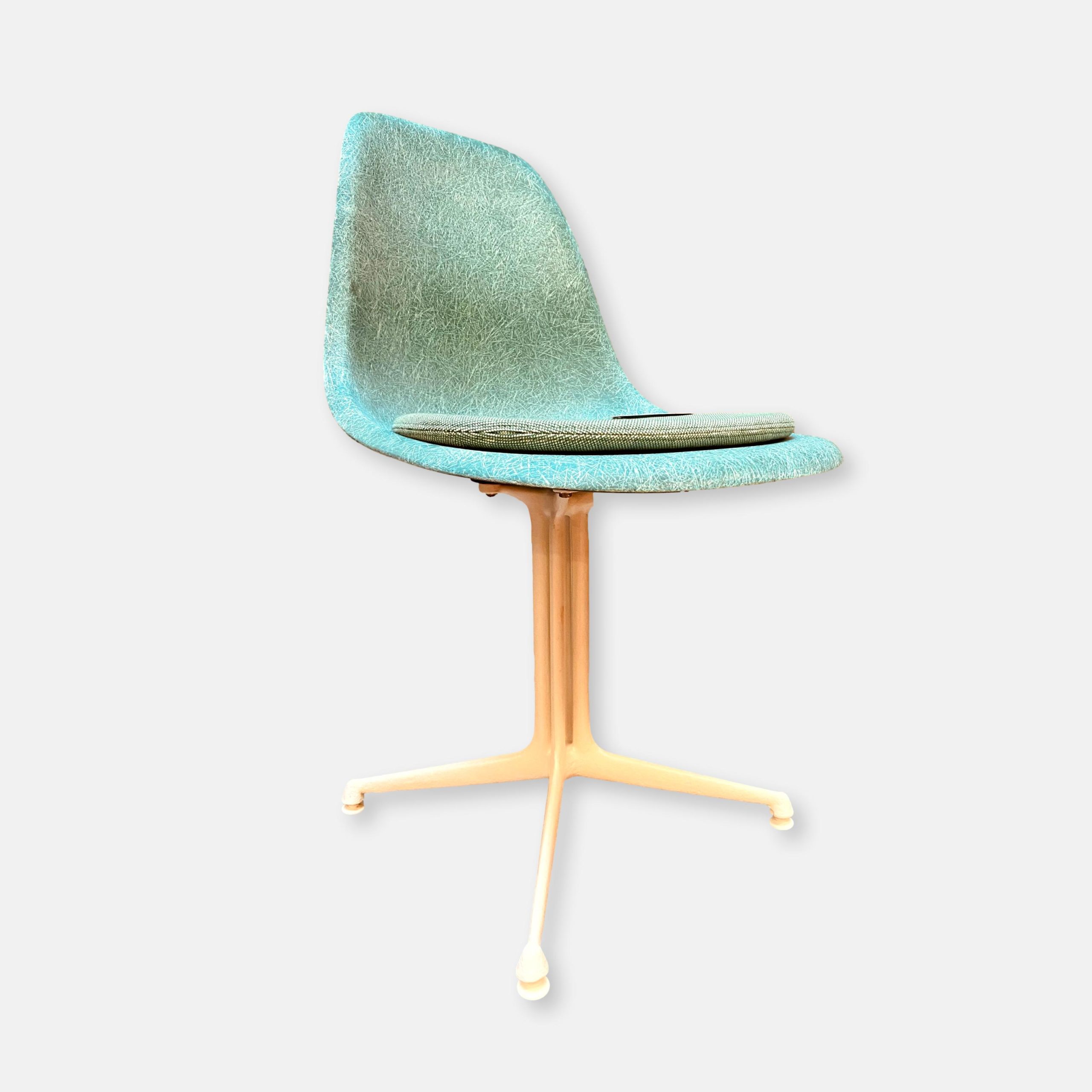 Chaise Charles Eames piètement Lafonda