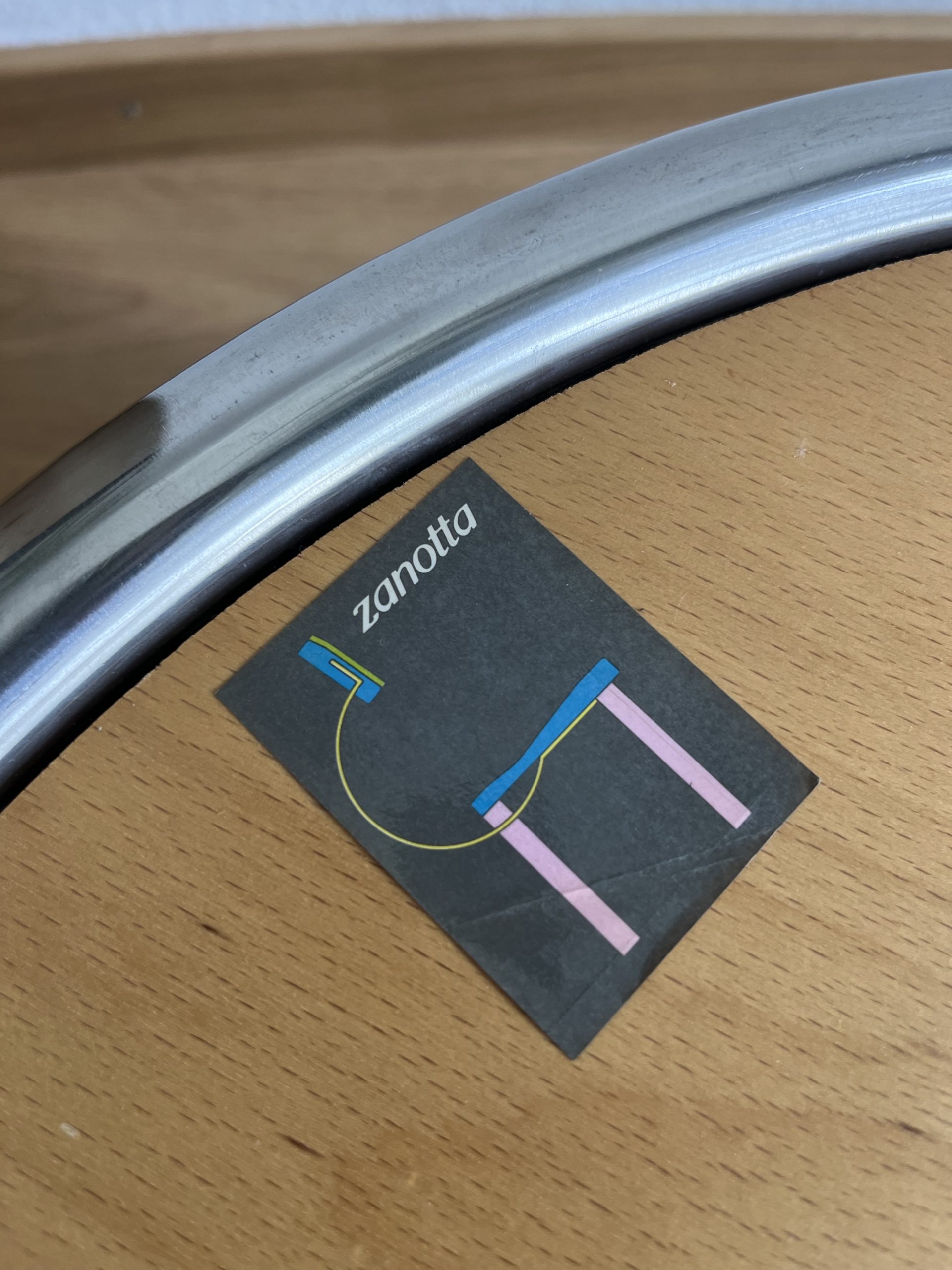 Chaises Locus Solus par Gae Aulenti – Image 10