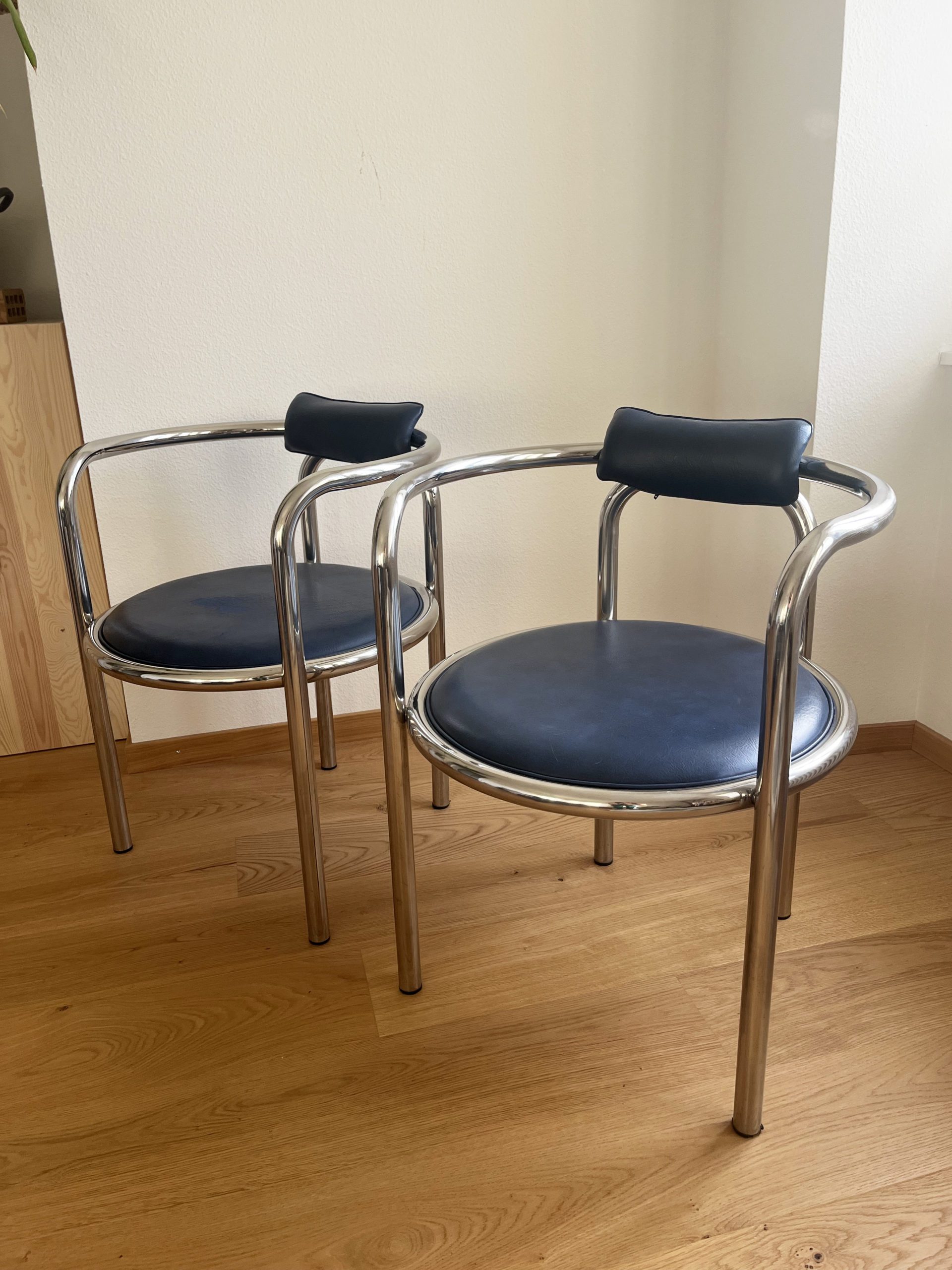 Chaises Locus Solus par Gae Aulenti – Image 3