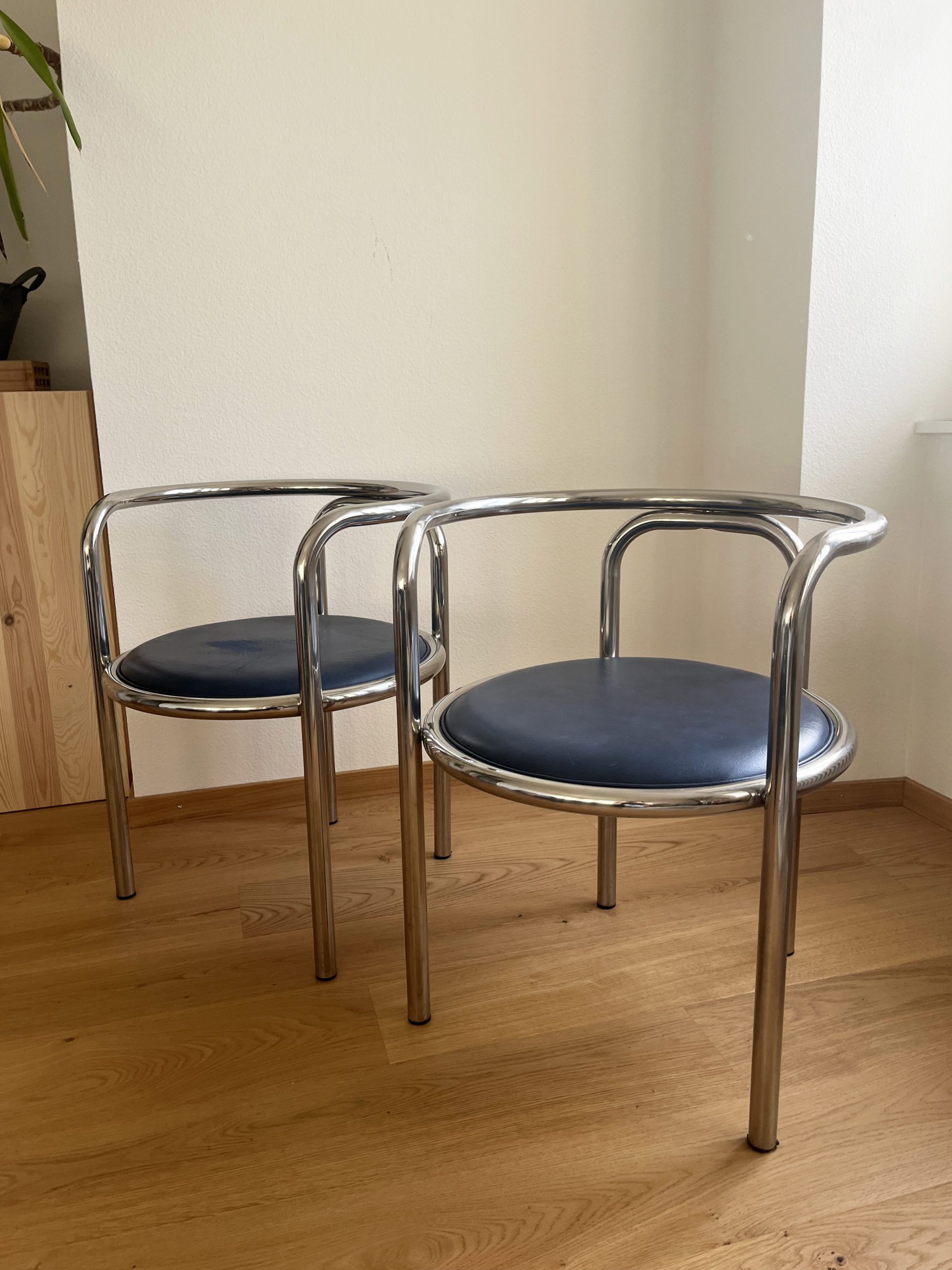 Chaises Locus Solus par Gae Aulenti – Image 2