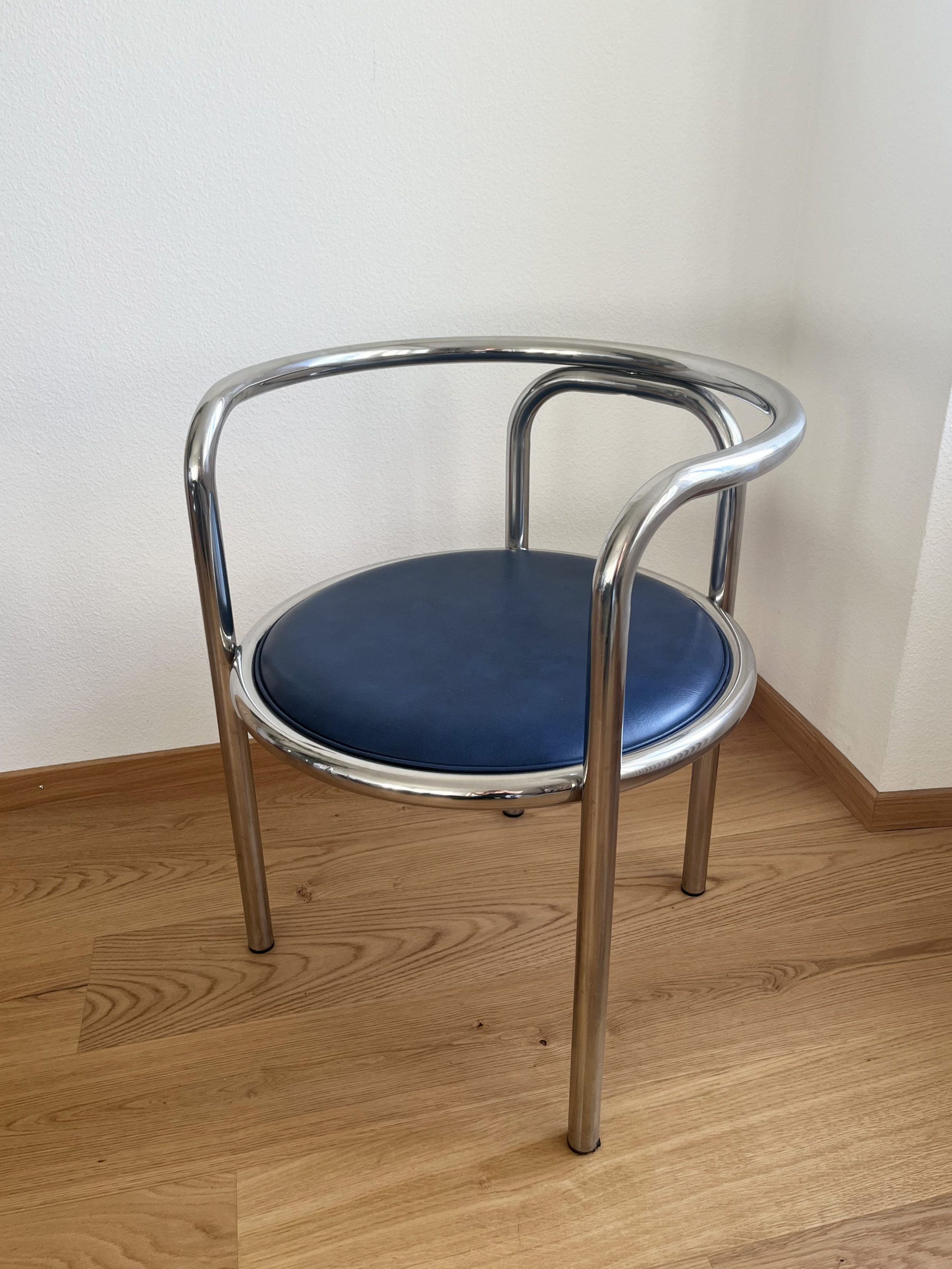 Chaises Locus Solus par Gae Aulenti – Image 5