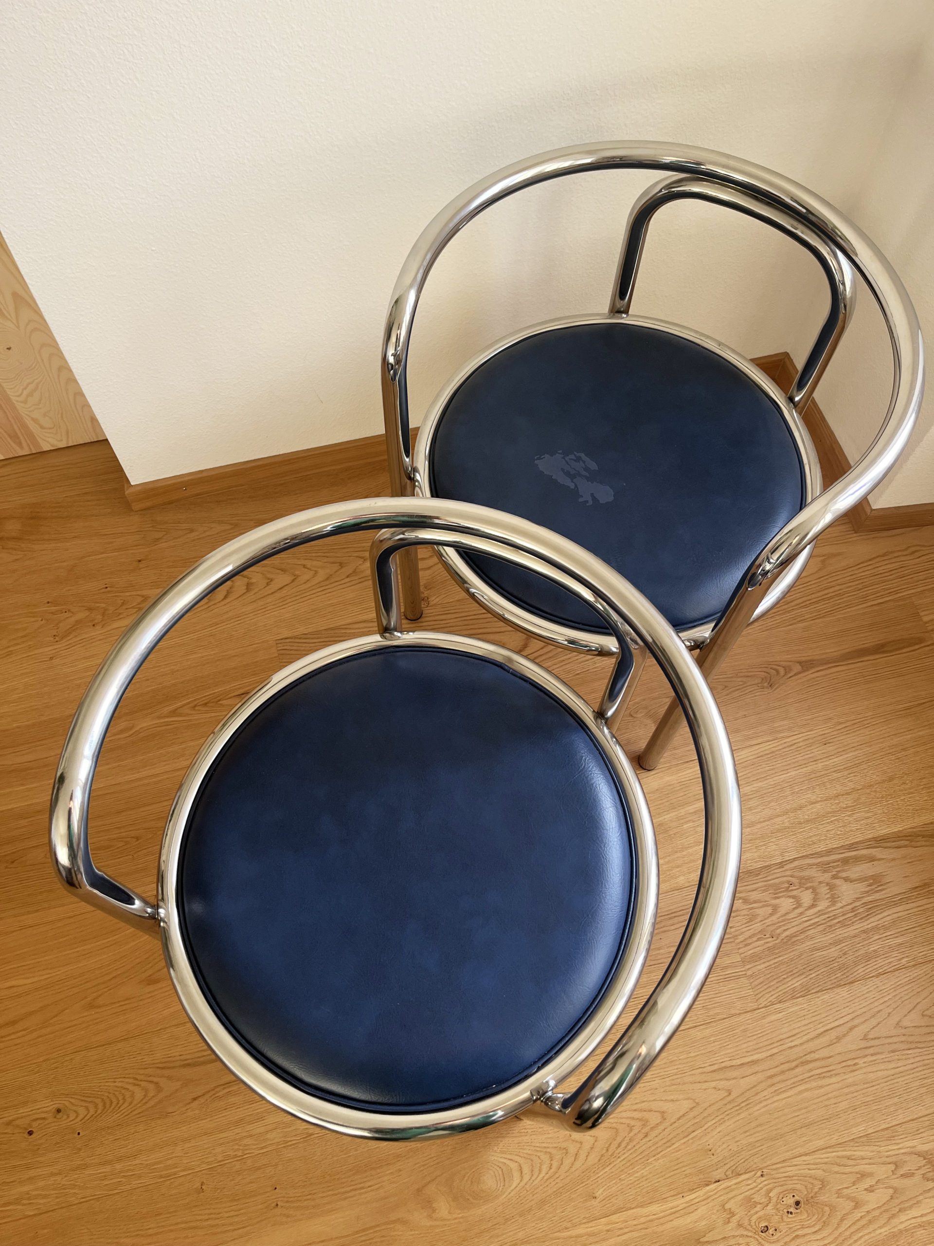 Chaises Locus Solus par Gae Aulenti – Image 4