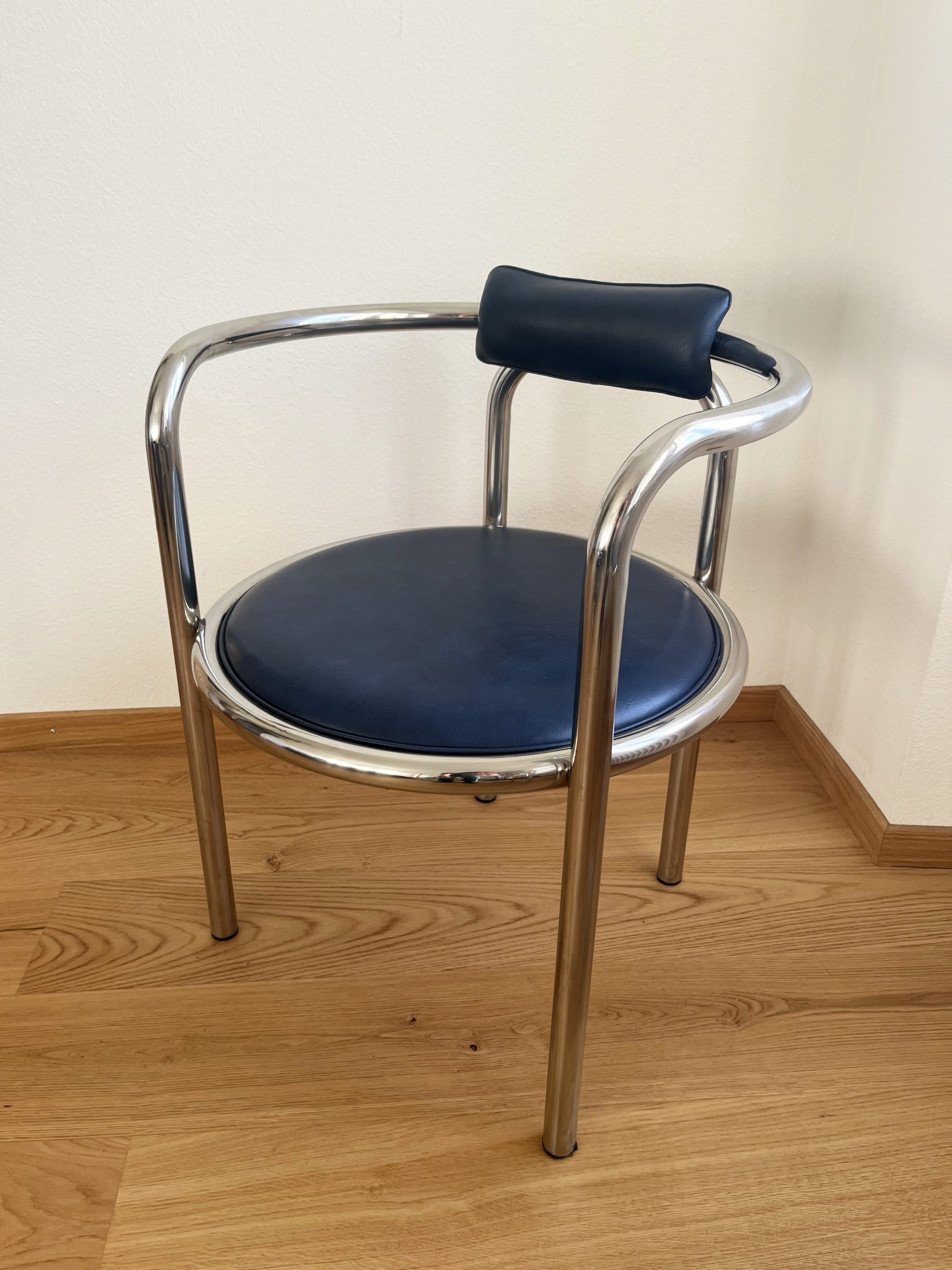 Chaises Locus Solus par Gae Aulenti – Image 6