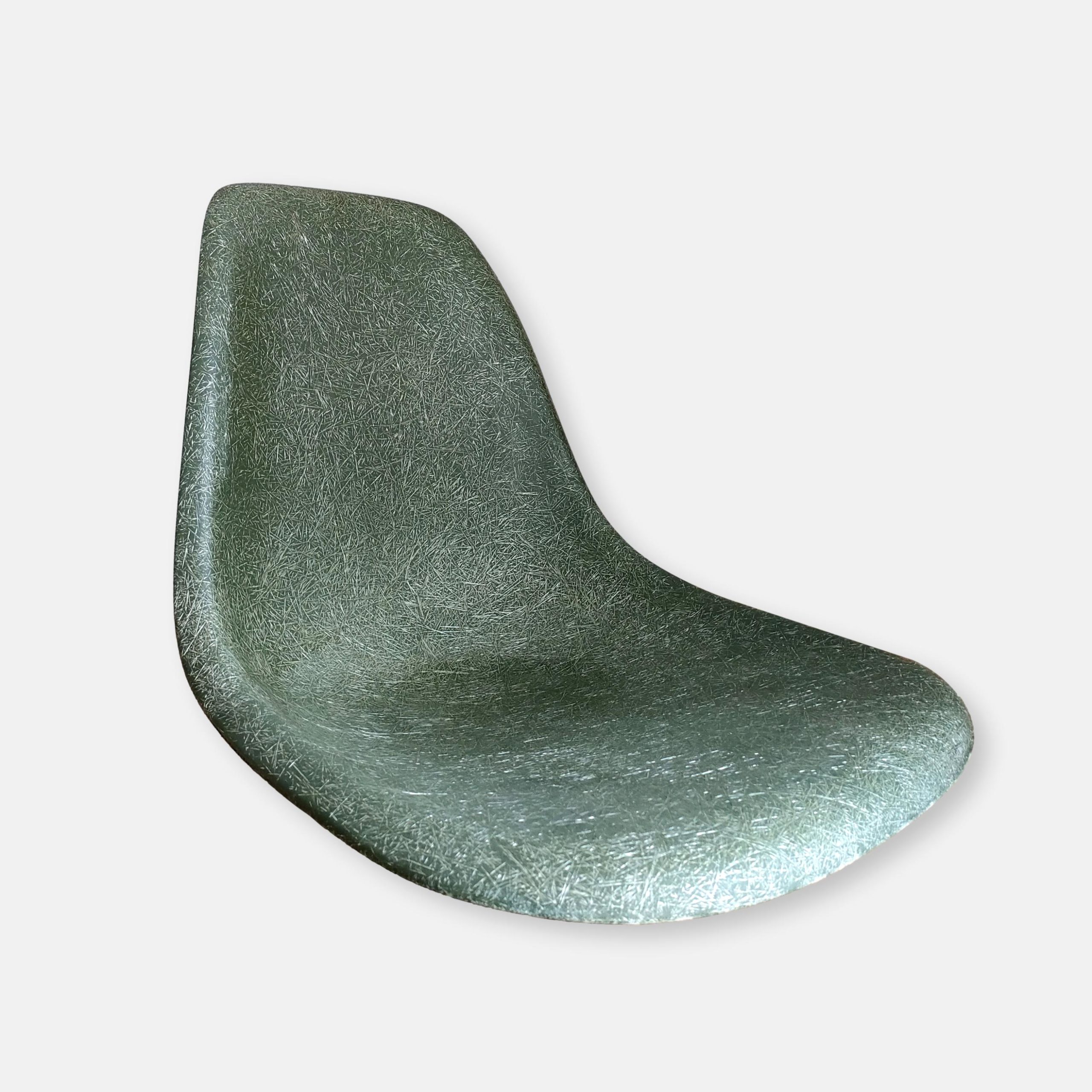 Coque Eames couleur forest green