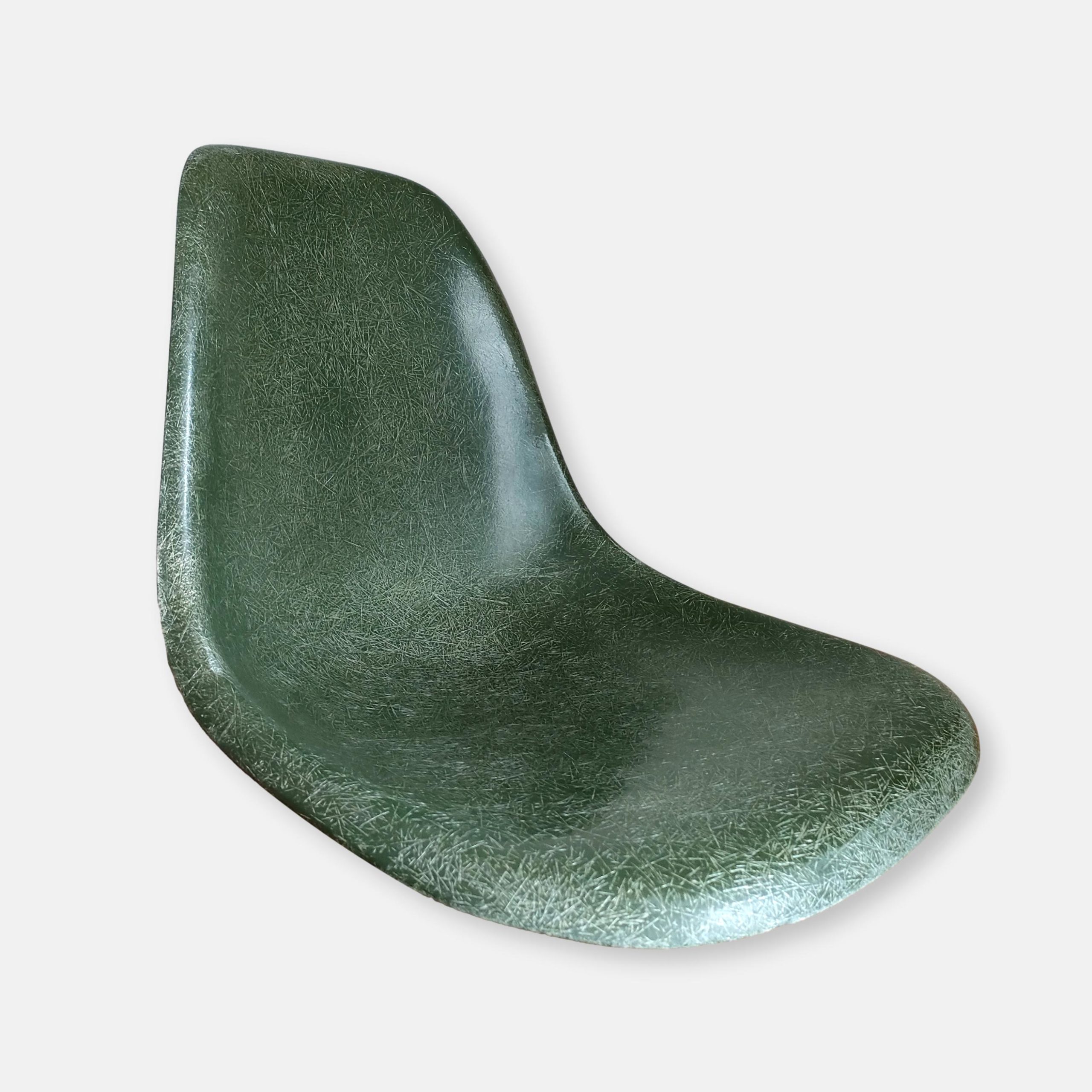 Coque Eames couleur forest green