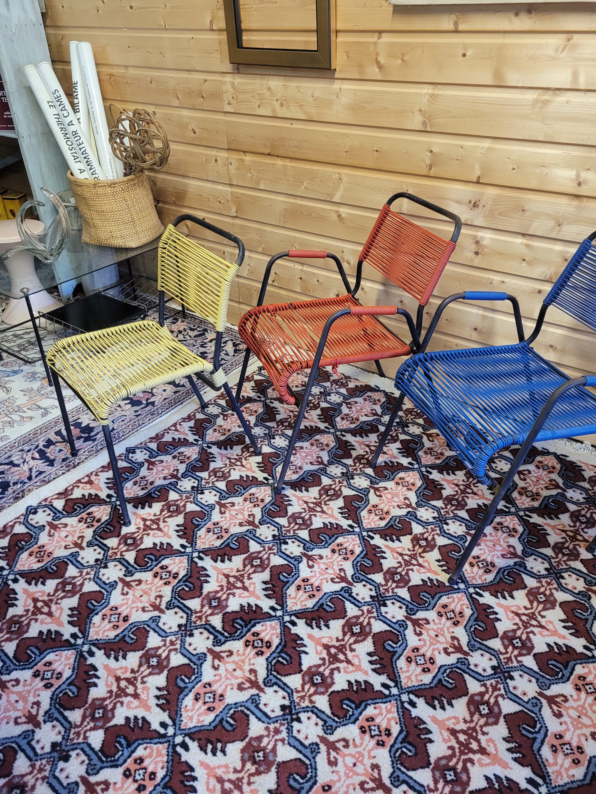 Fauteuils et chaises scoubidous années 50 – Image 13