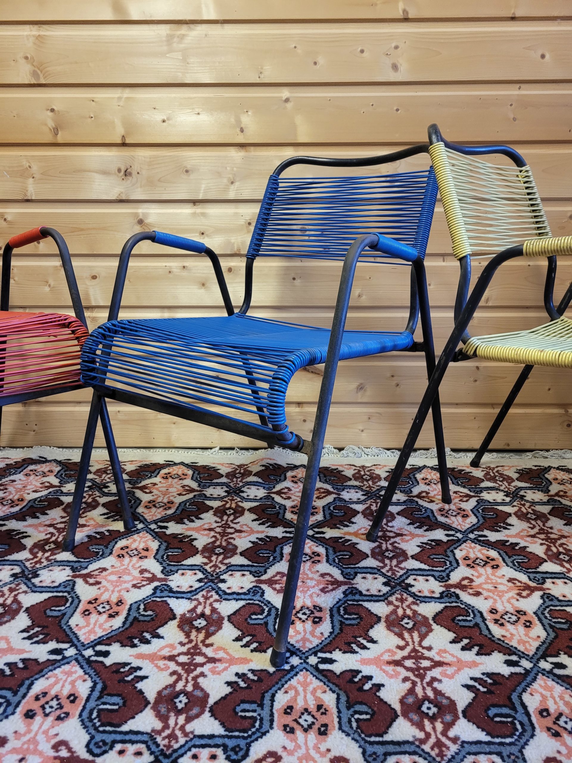 Fauteuils et chaises scoubidous années 50 – Image 11