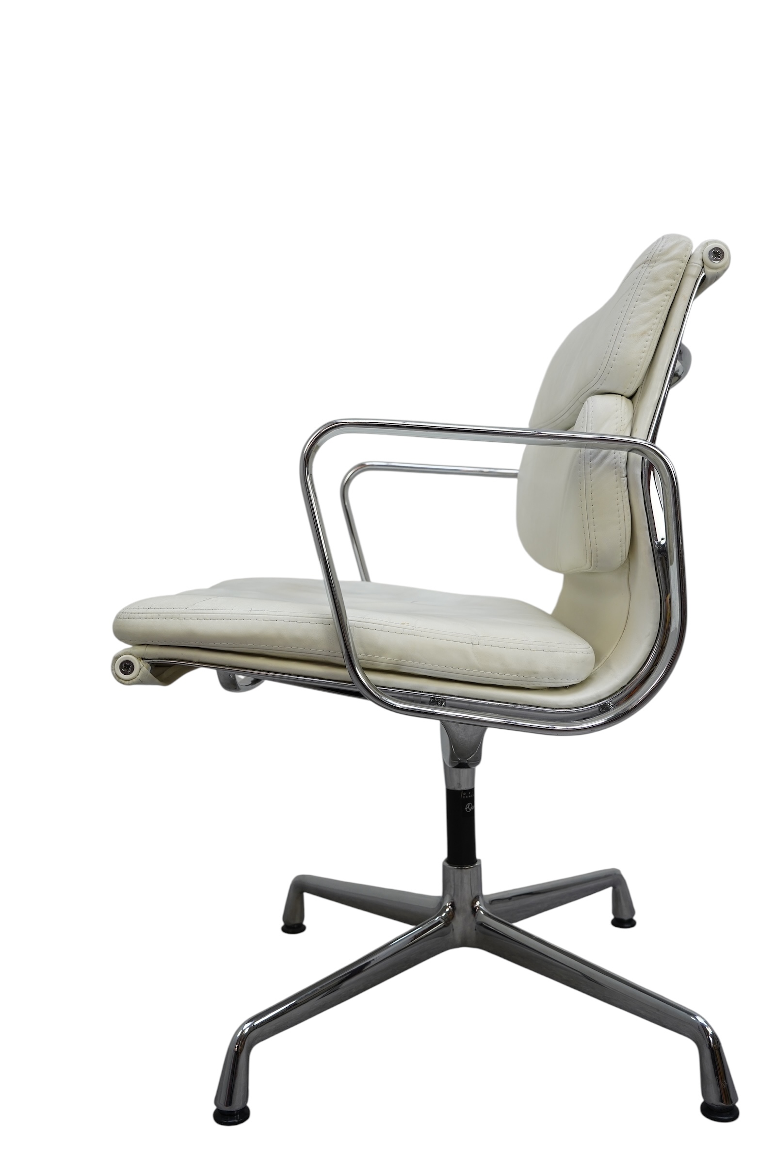 Soft Pad Chair EA 207 par Charles & Ray Eames – Image 6