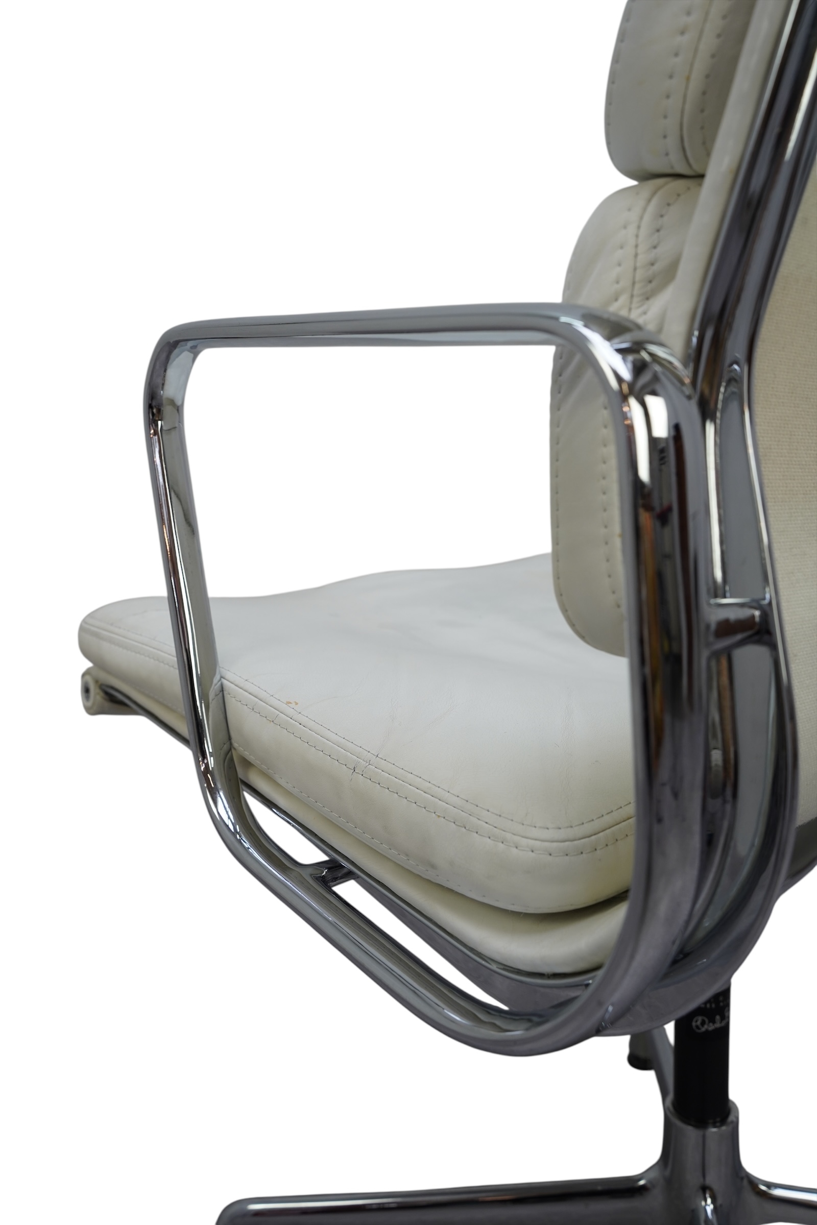 Soft Pad Chair EA 207 par Charles & Ray Eames – Image 8