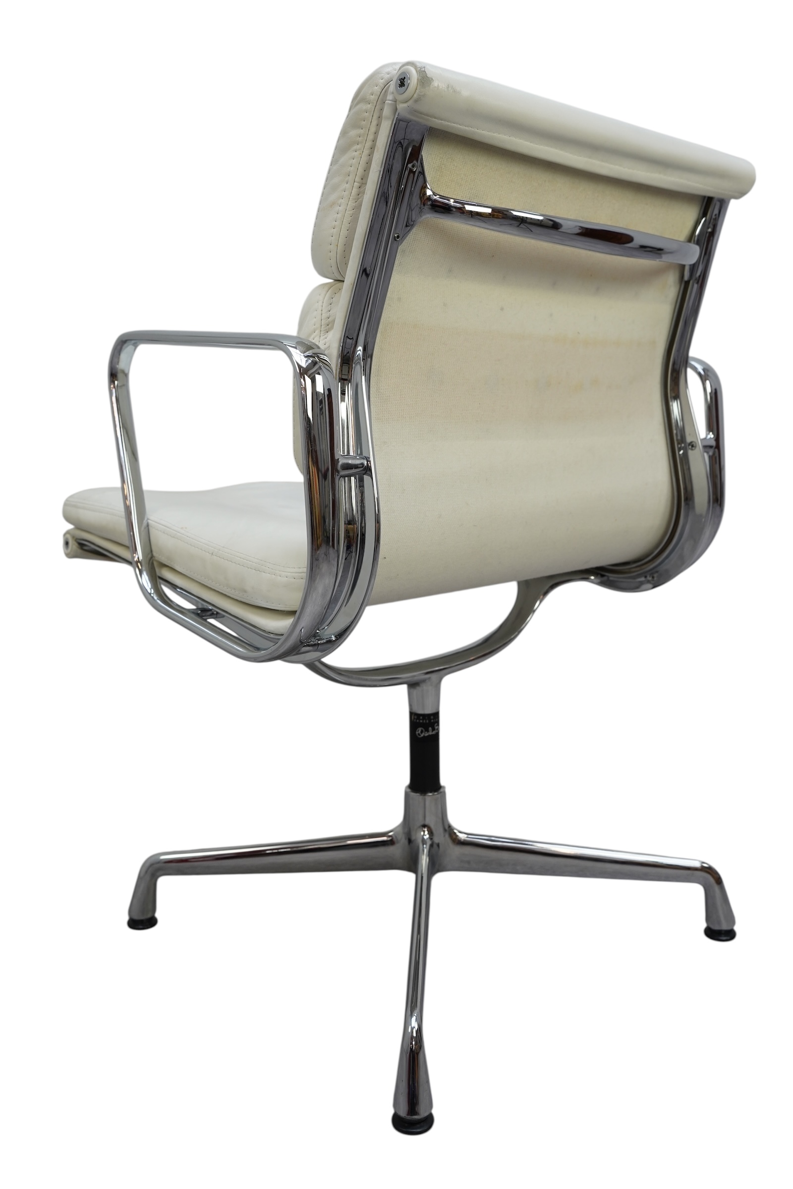 Soft Pad Chair EA 207 par Charles & Ray Eames – Image 9