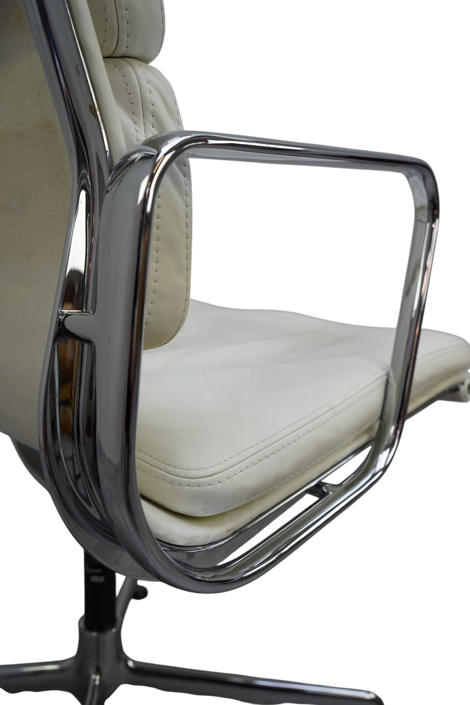 Soft Pad Chair EA 207 par Charles & Ray Eames – Image 10