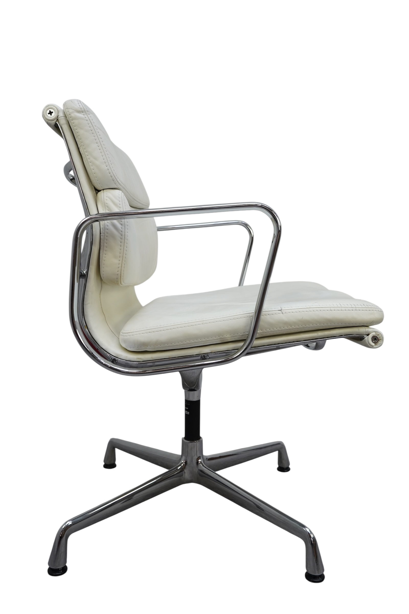 Soft Pad Chair EA 207 par Charles & Ray Eames – Image 11