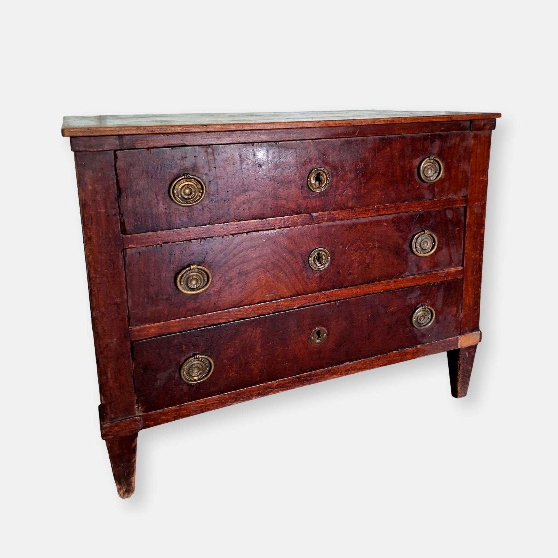 Petit meuble de rangement