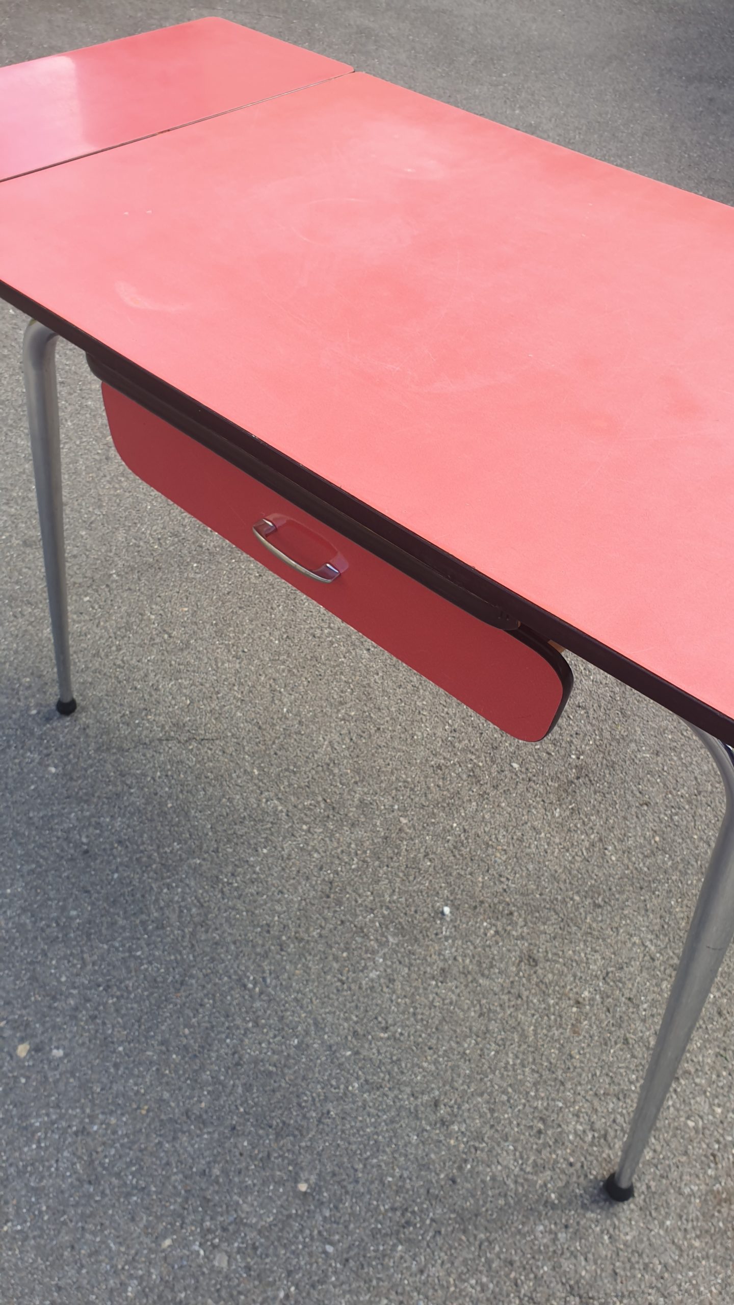 Table formica rouge framboise – Image 7