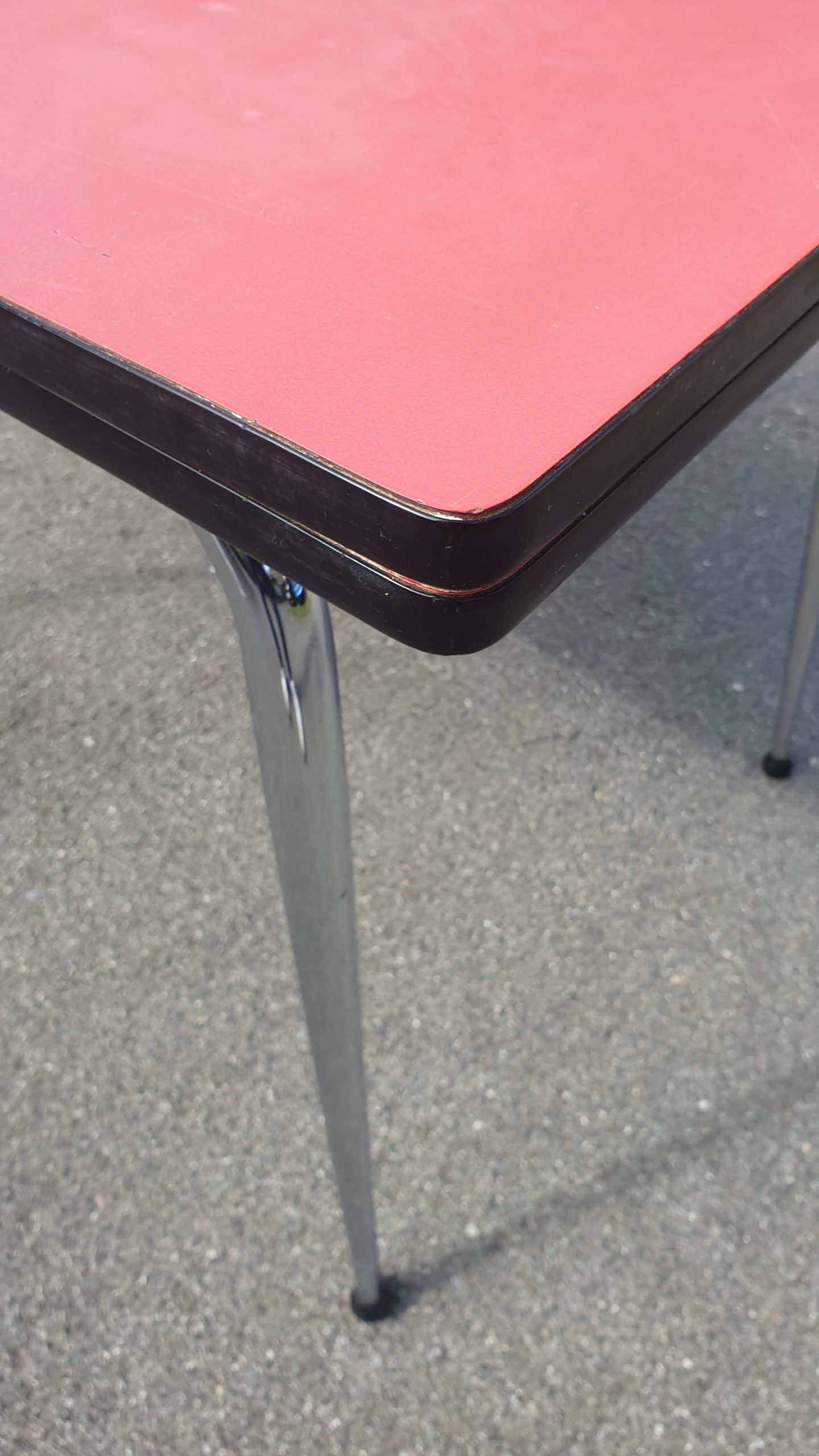 Table formica rouge framboise – Image 11