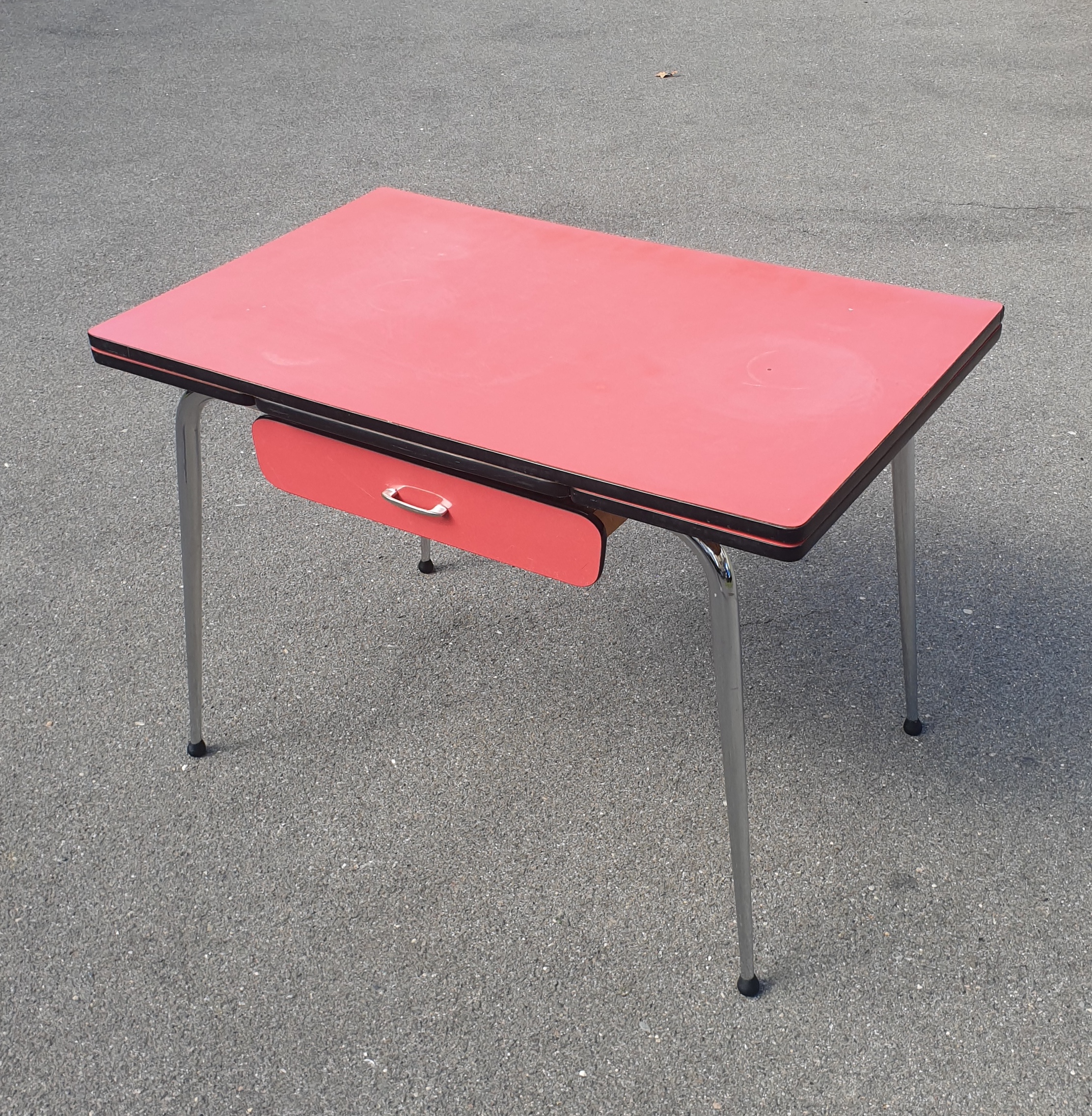 Table formica rouge framboise – Image 2