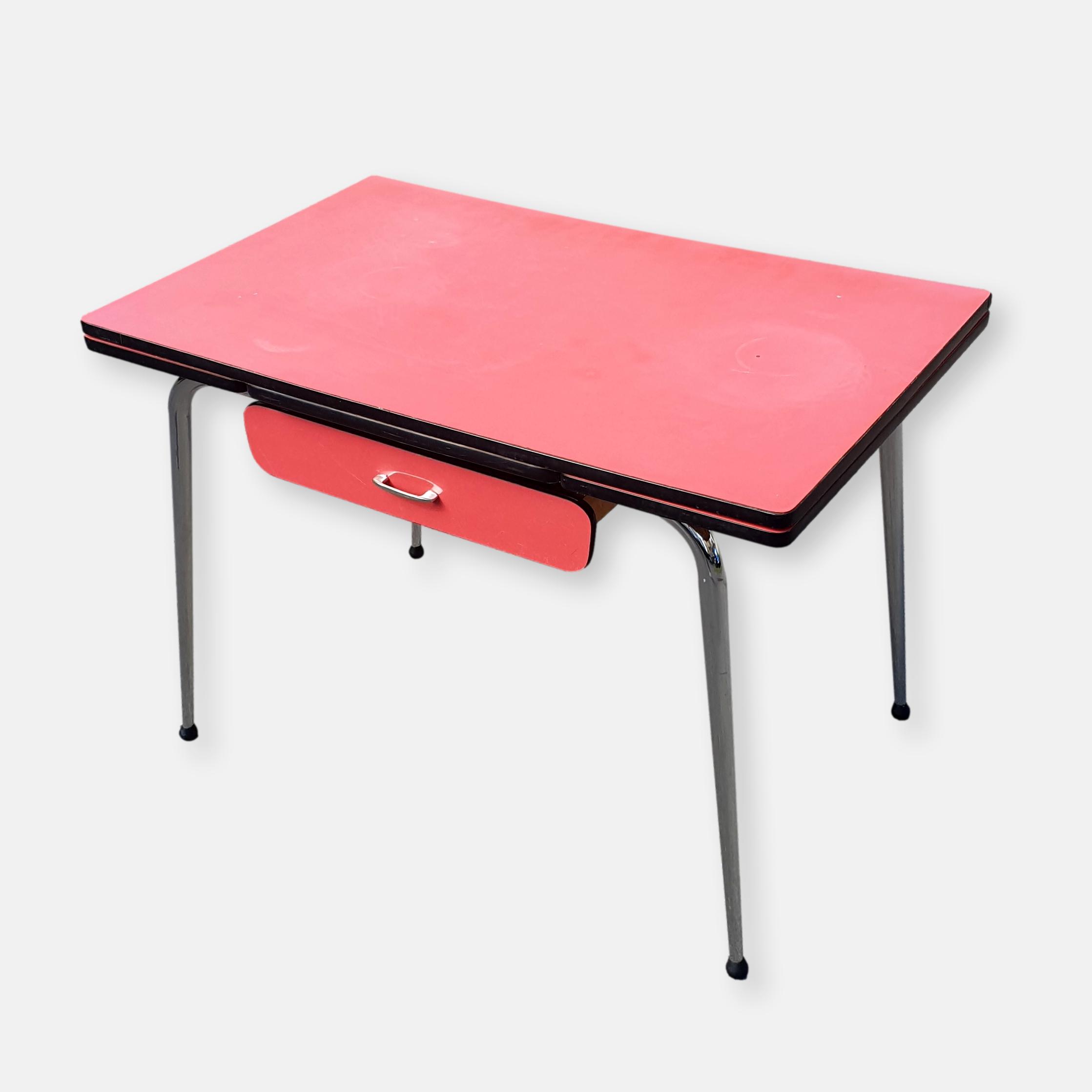 Table formica rouge framboise