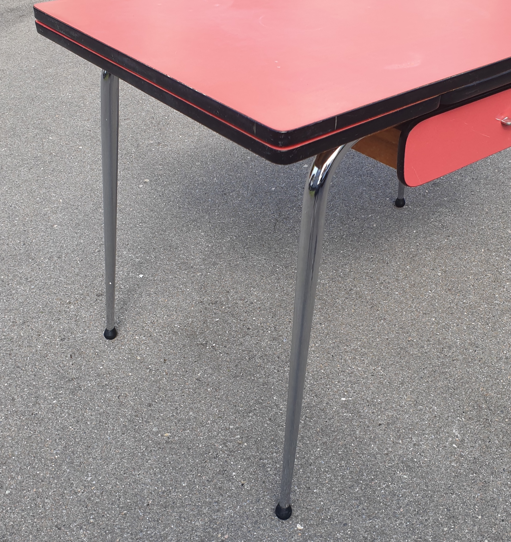 Table formica rouge framboise – Image 12