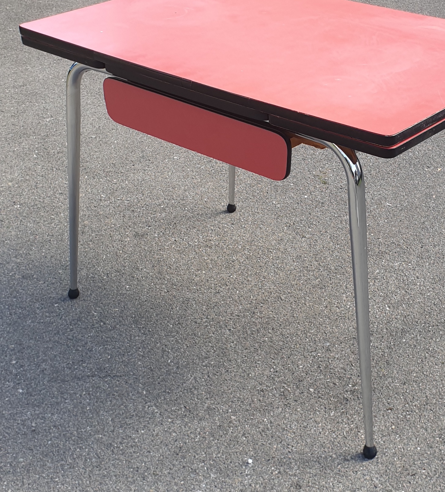 Table formica rouge framboise – Image 13