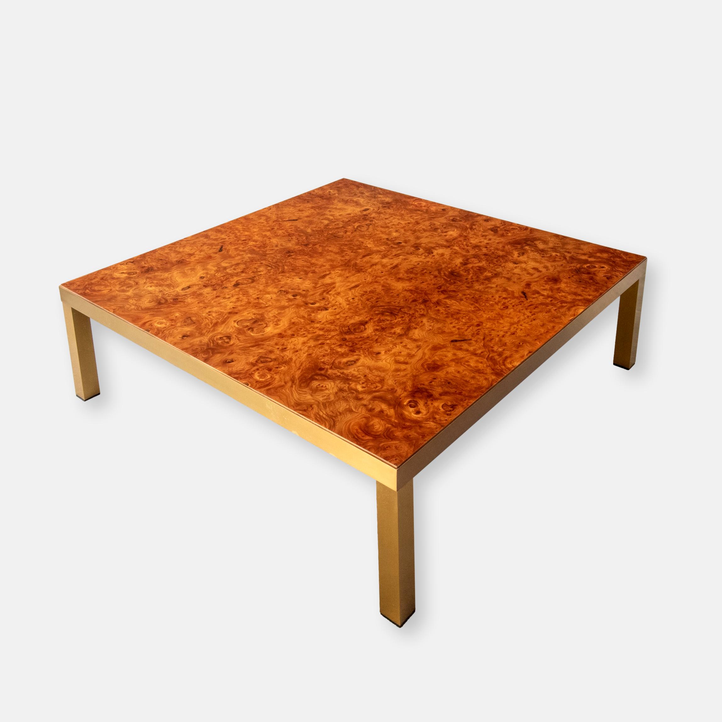 Table basse loupe d’érable et laiton