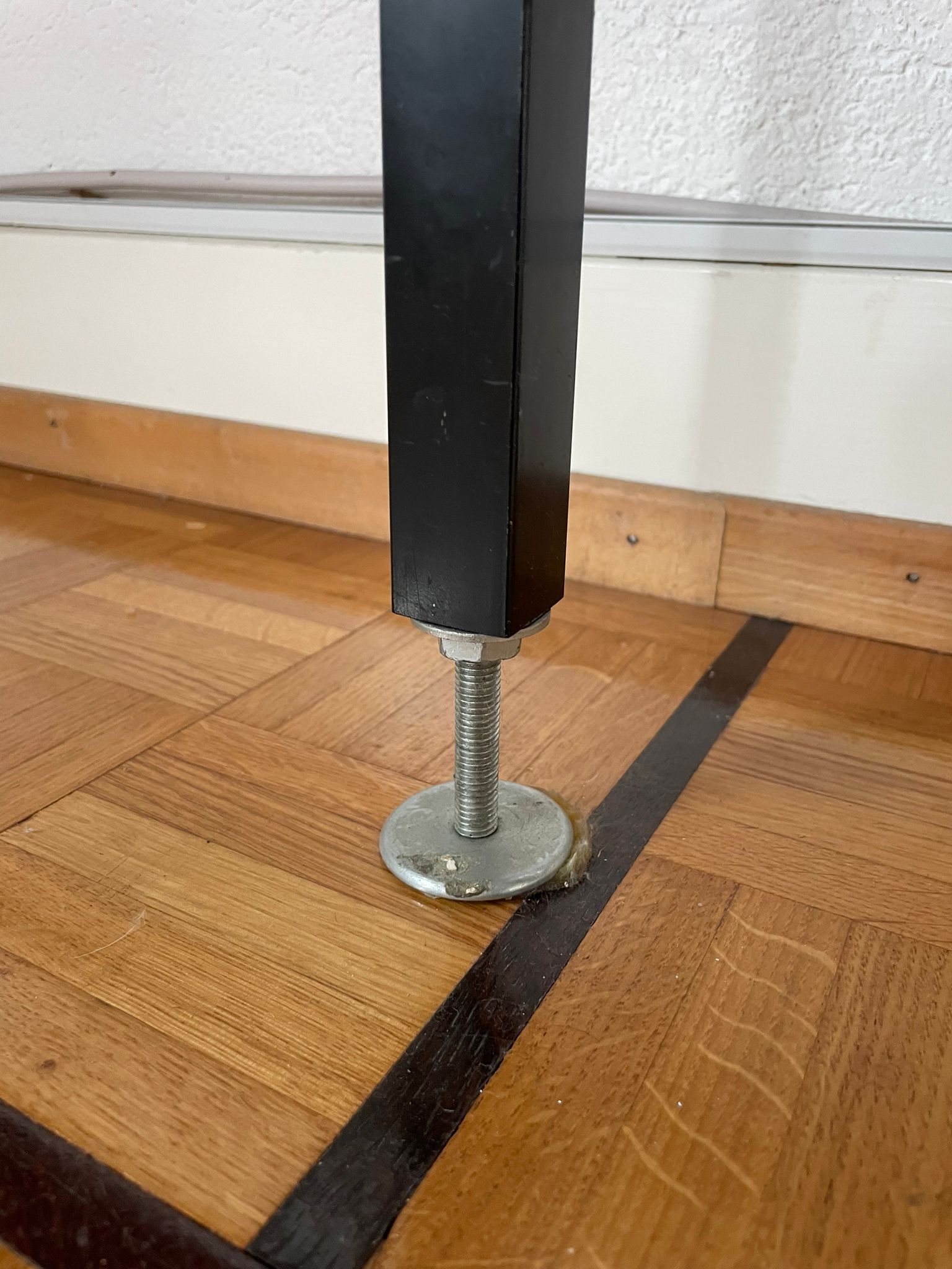 Bibliothèque sol plafond en teck et métal – Image 5