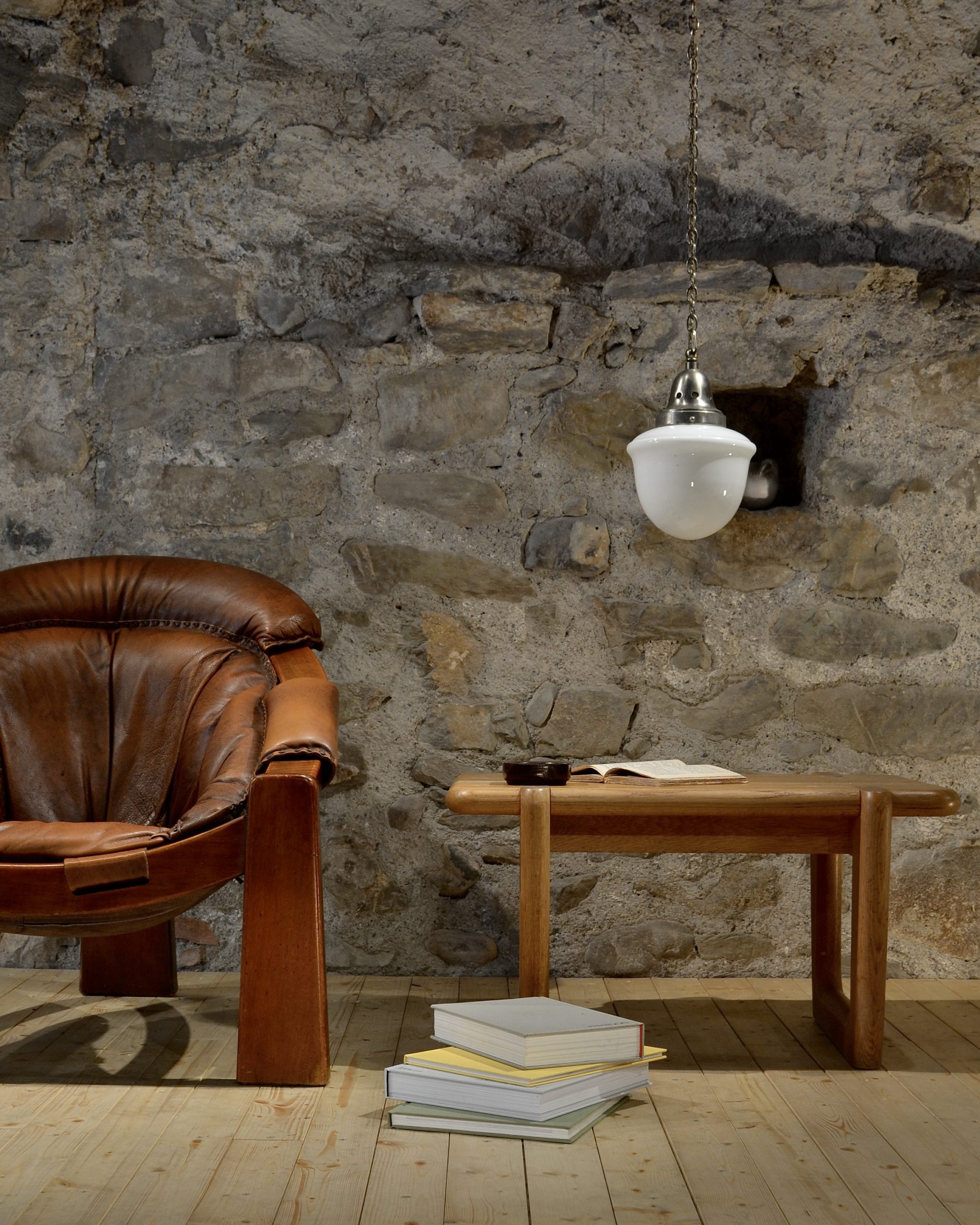 Fauteuil tripode brutaliste en cuir, Italie, 1970's – Image 5