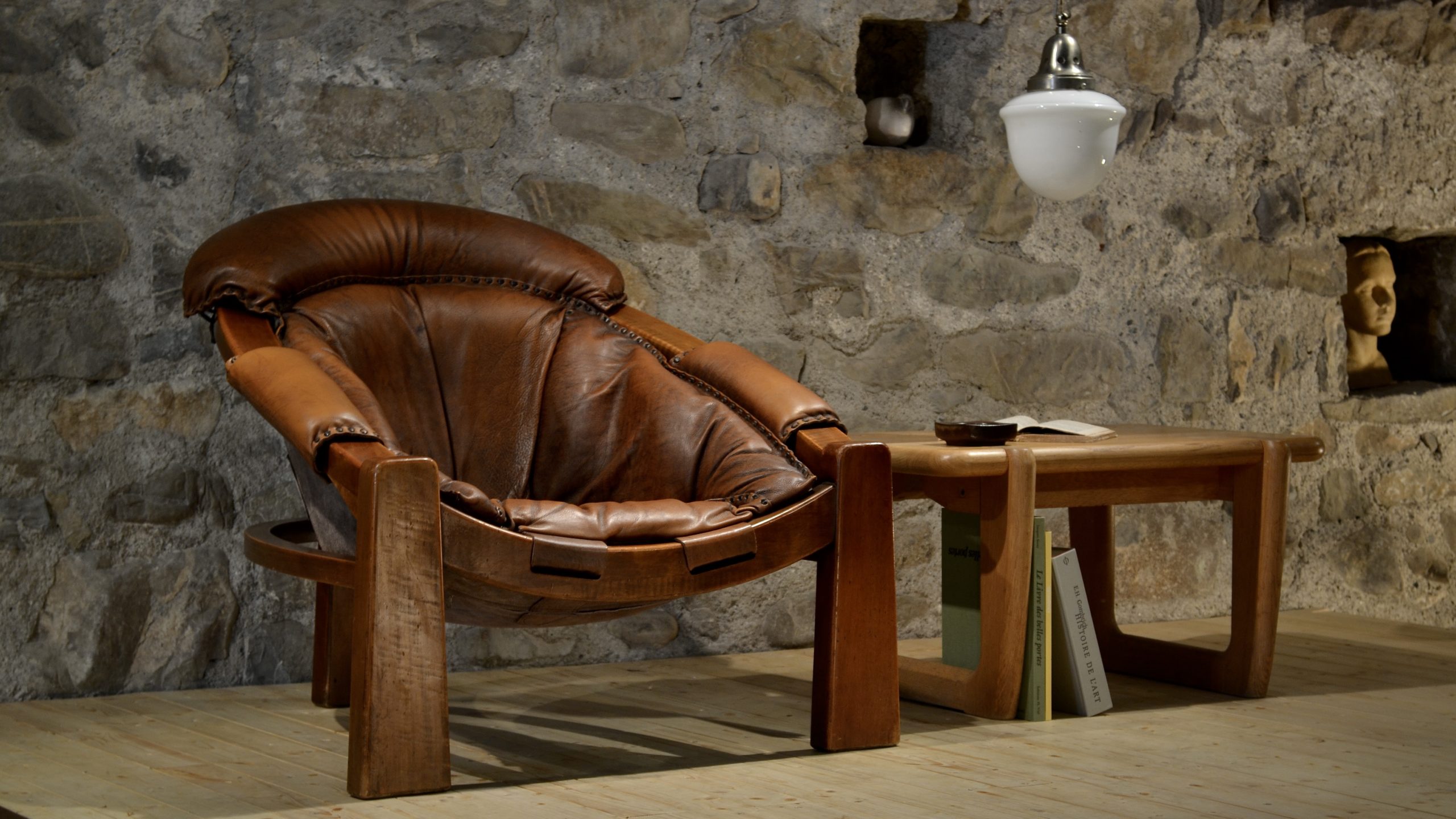 Fauteuil tripode brutaliste en cuir, Italie, 1970's – Image 11