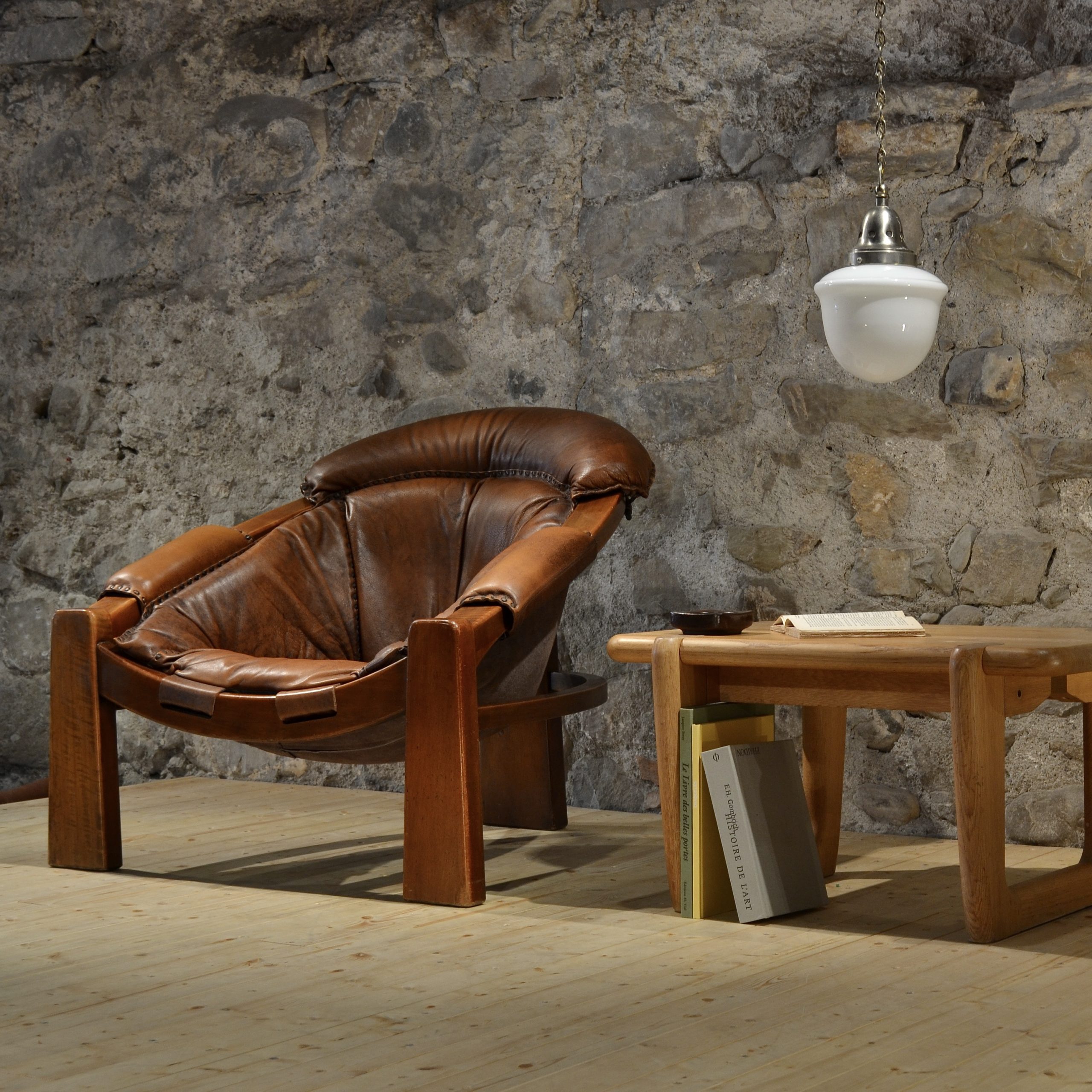 Fauteuil tripode brutaliste en cuir, Italie, 1970's – Image 4