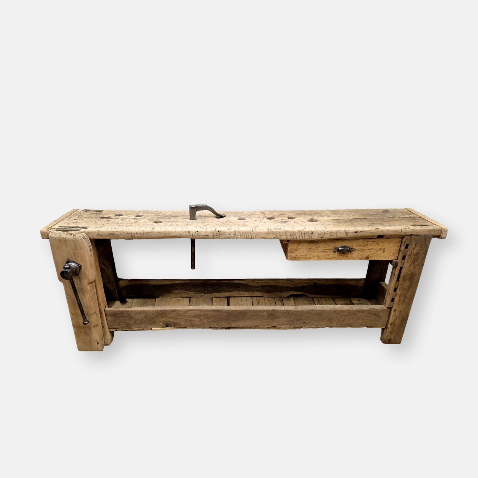 Ancien établi de menuisier