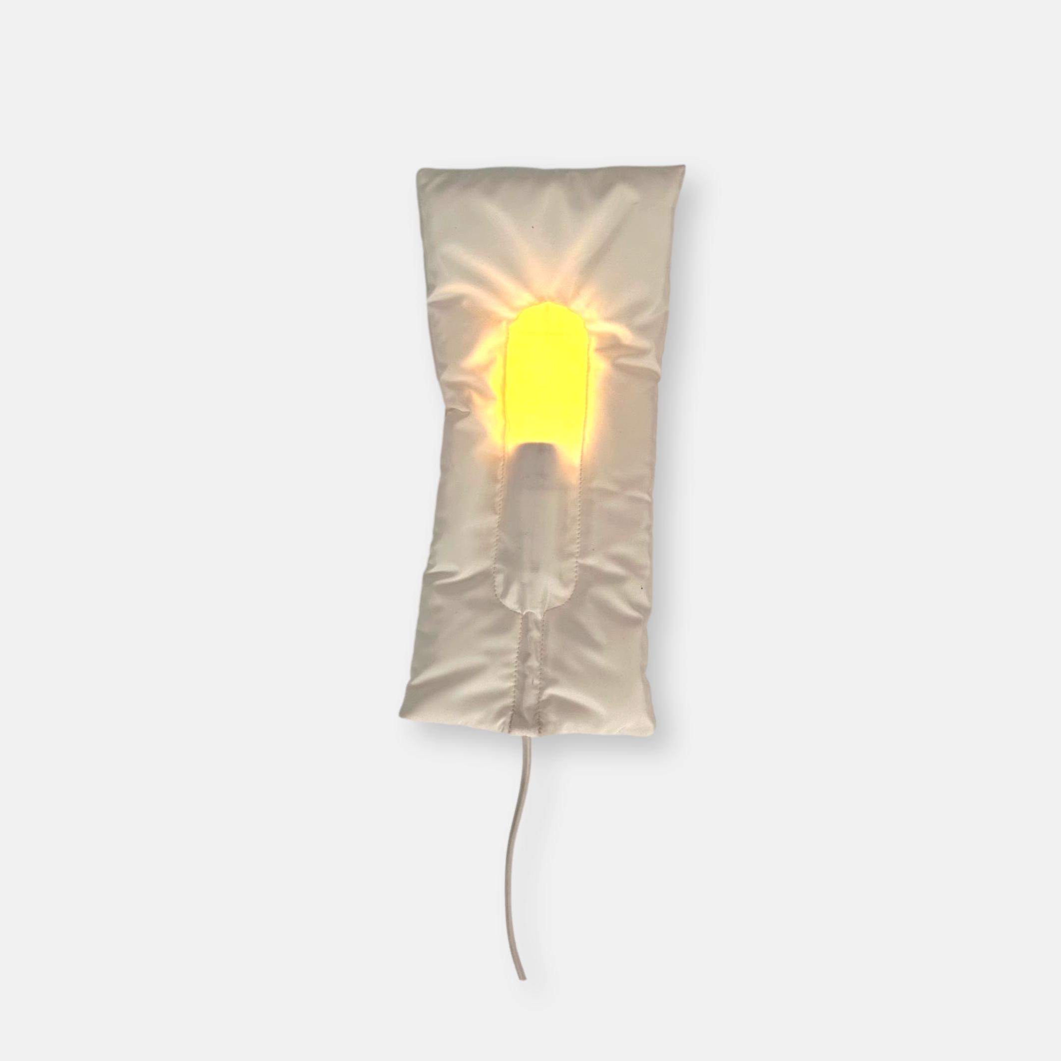 Petite lampe murale design coussin