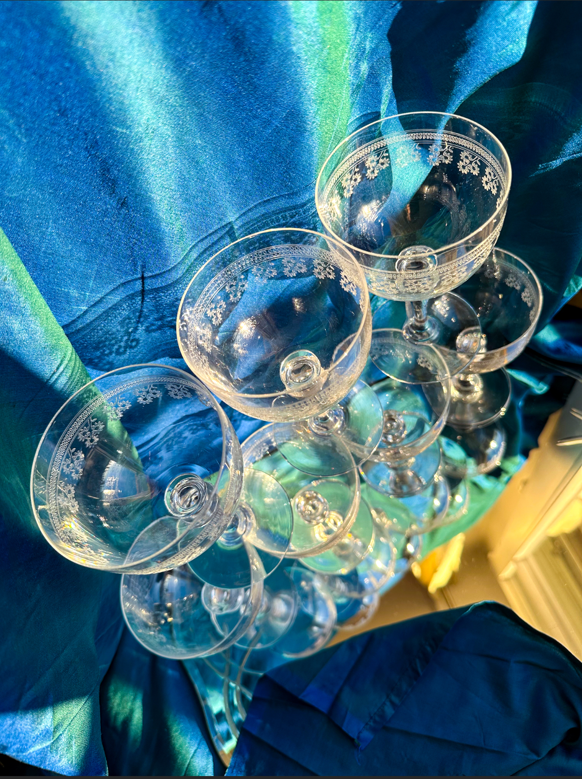 Lot de 7 coupes de champagne en verre gravé – Bild 5