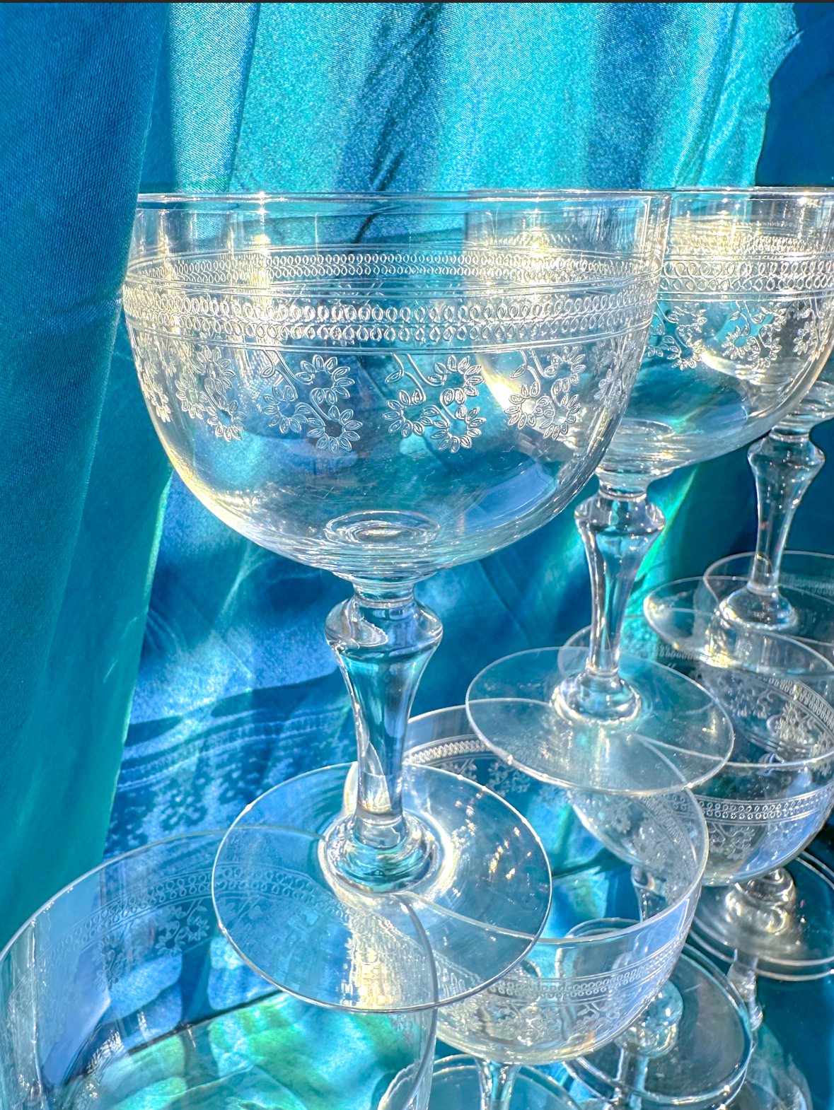 Lot de 7 coupes de champagne en verre gravé – Bild 8