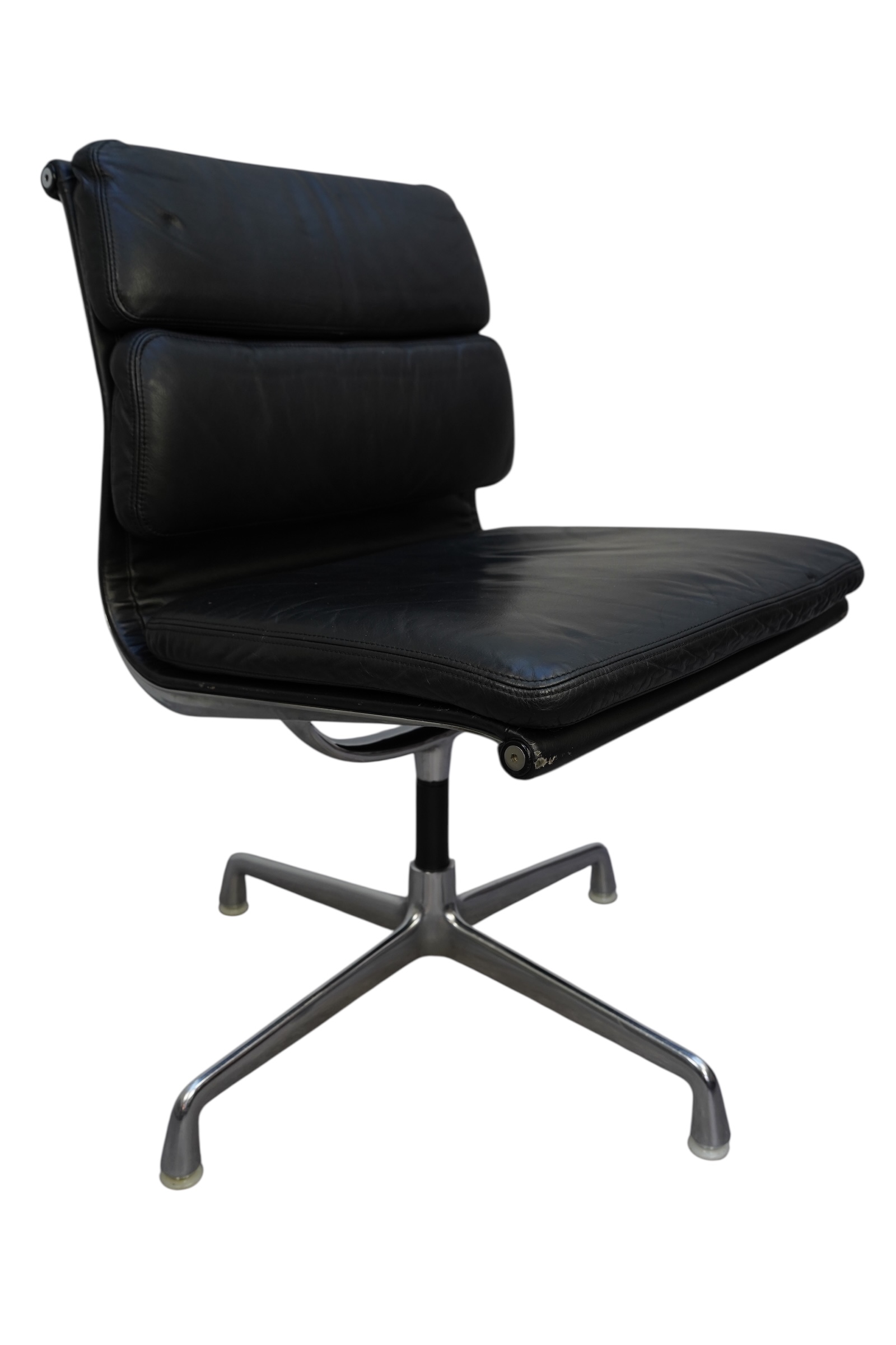 Soft Pad Chair EA 205 par Charles & Ray Eames – Image 9