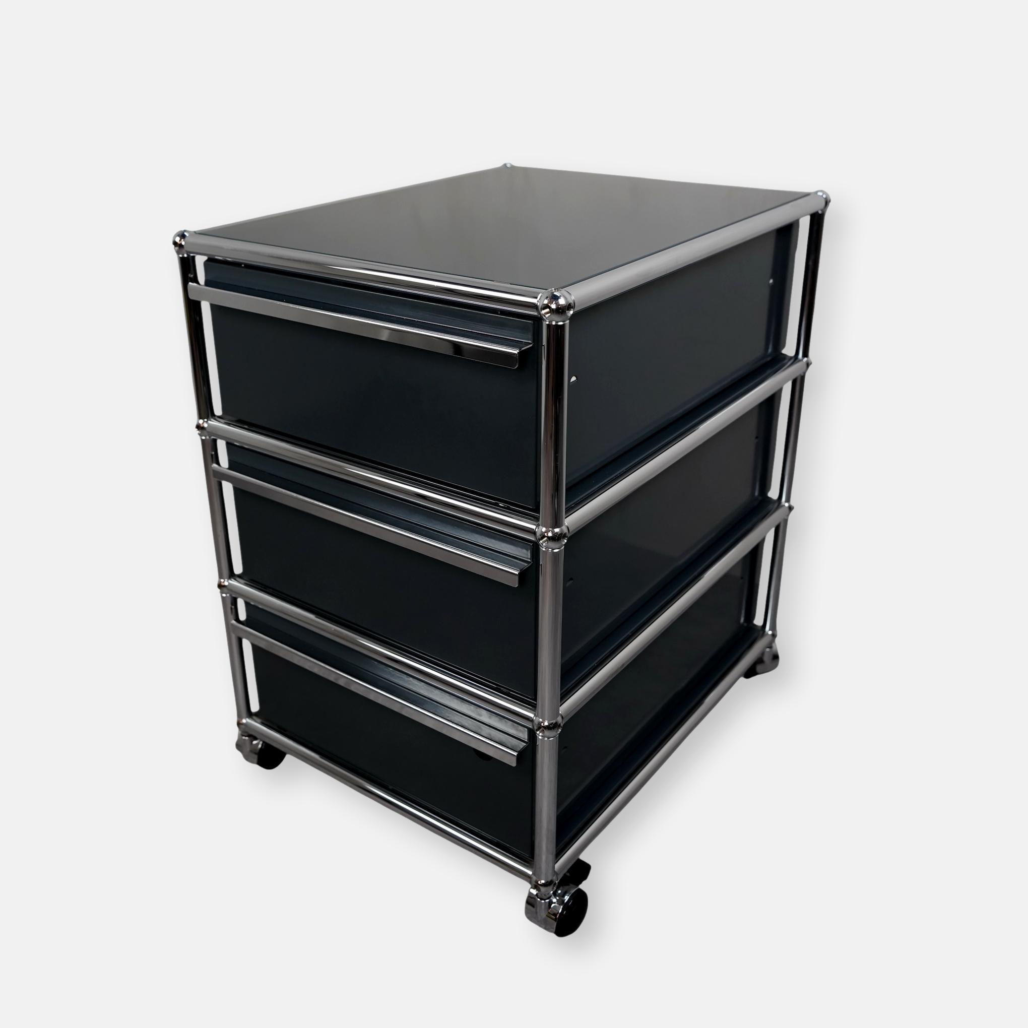 Corps de bureau d’appoint sur roulette USM