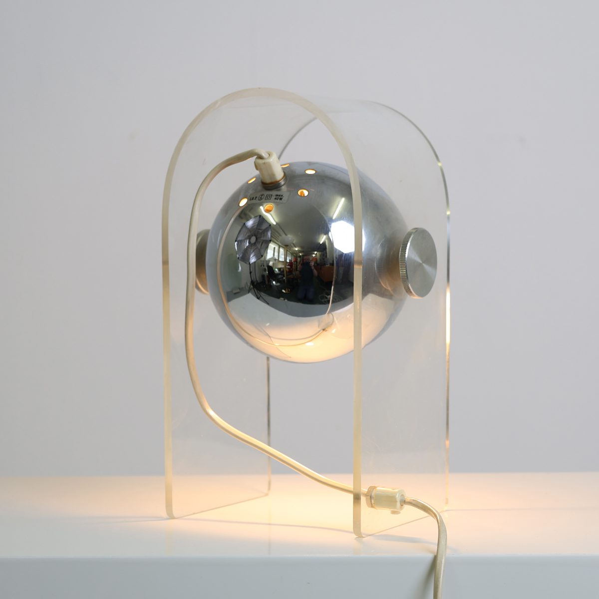 Lampe boule spot vintage Space Age plexiglass et métal – Image 7