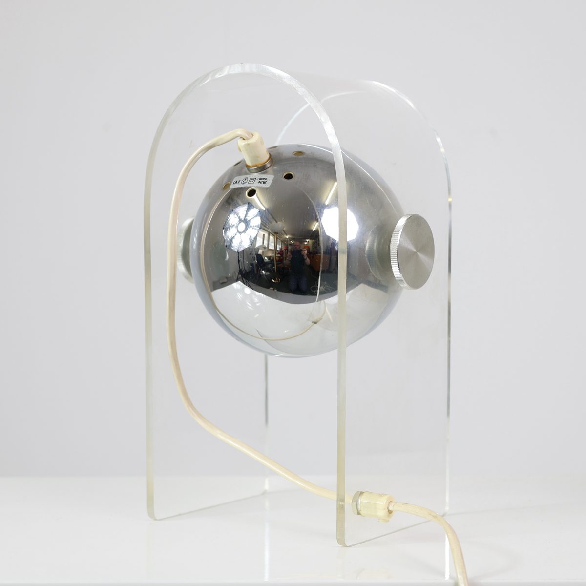 Lampe boule spot vintage Space Age plexiglass et métal – Image 15