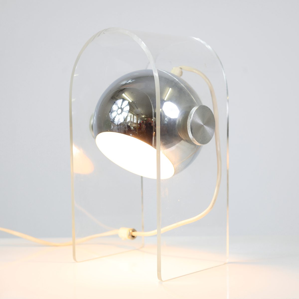 Lampe boule spot vintage Space Age plexiglass et métal – Image 2