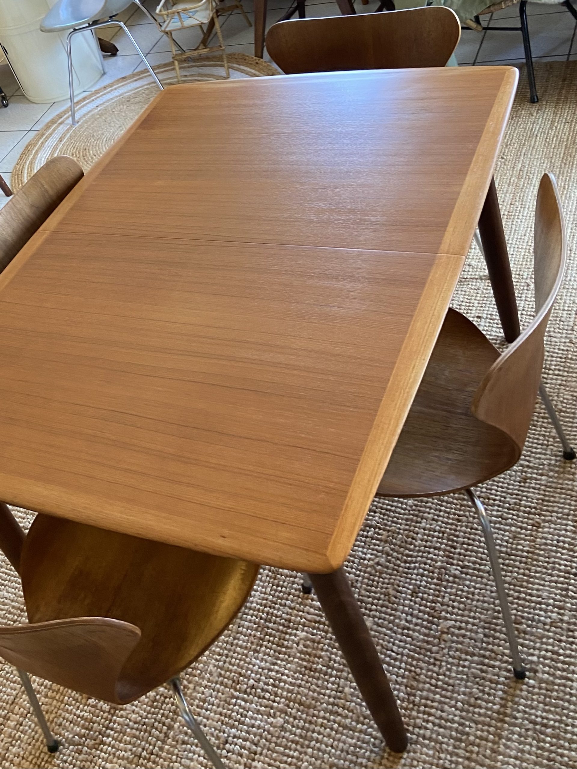 Table à manger en teck avec rallonge – Image 4