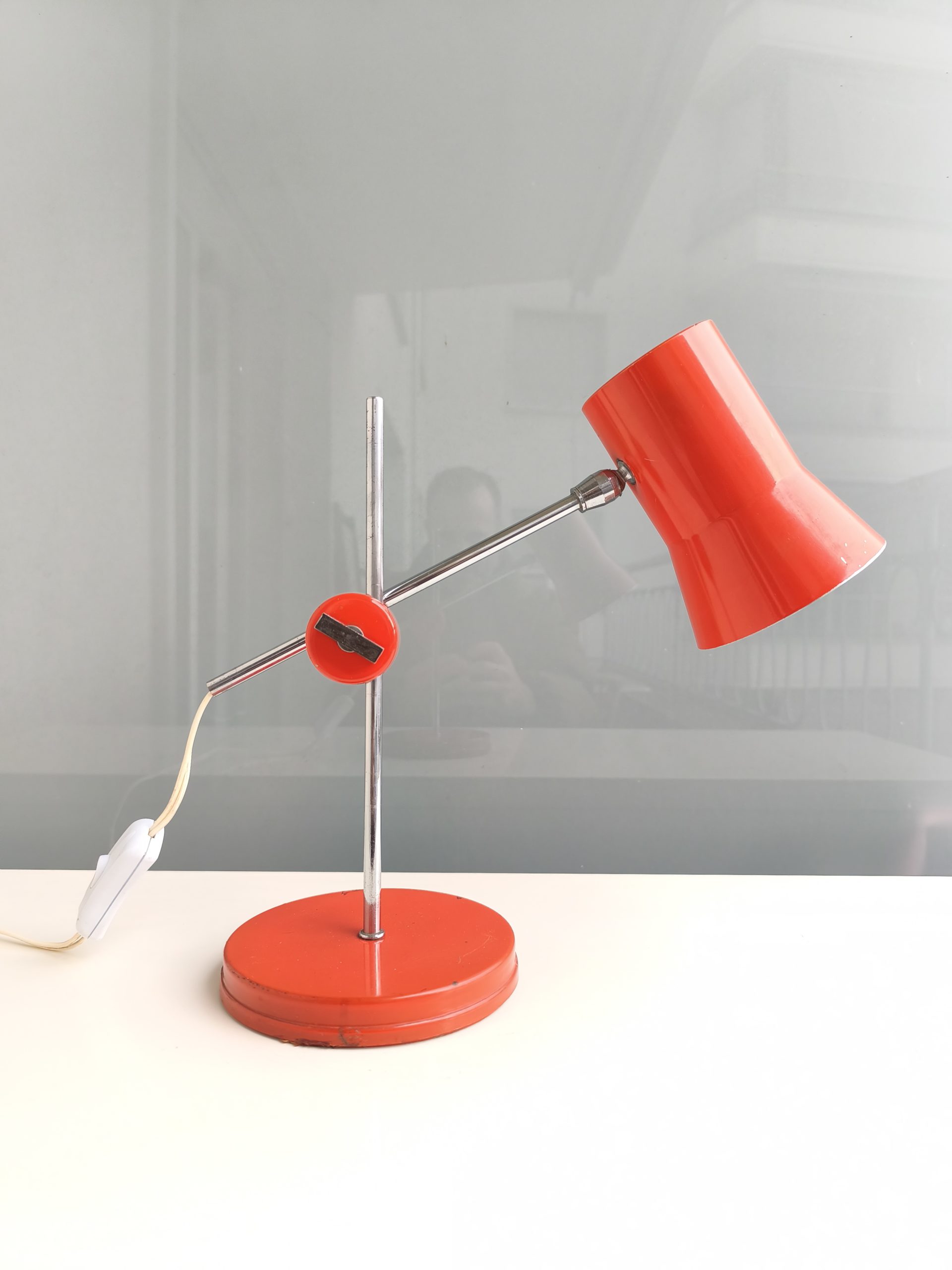 Lampe de table rouge – Image 2