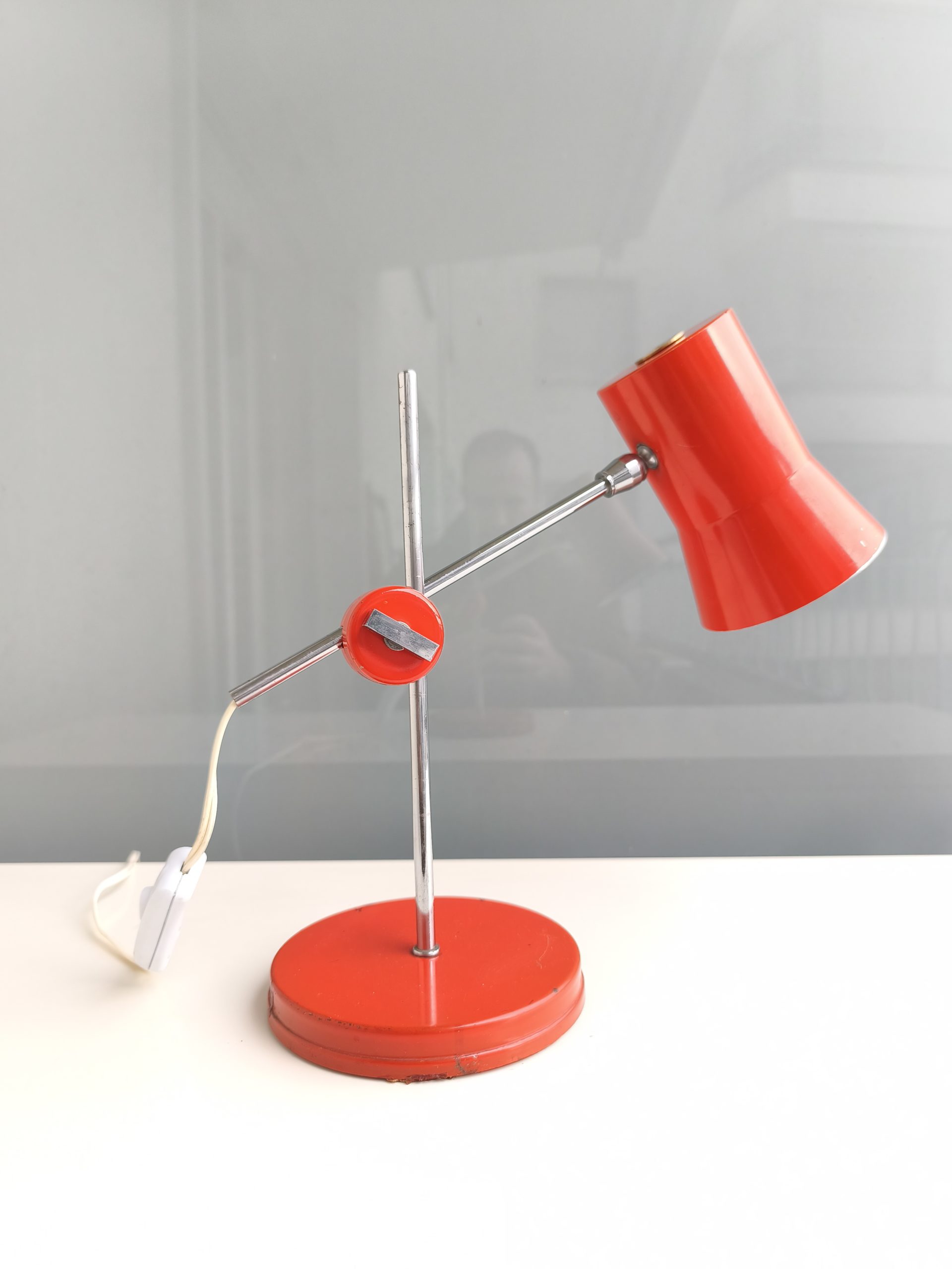 Lampe de table rouge – Image 5