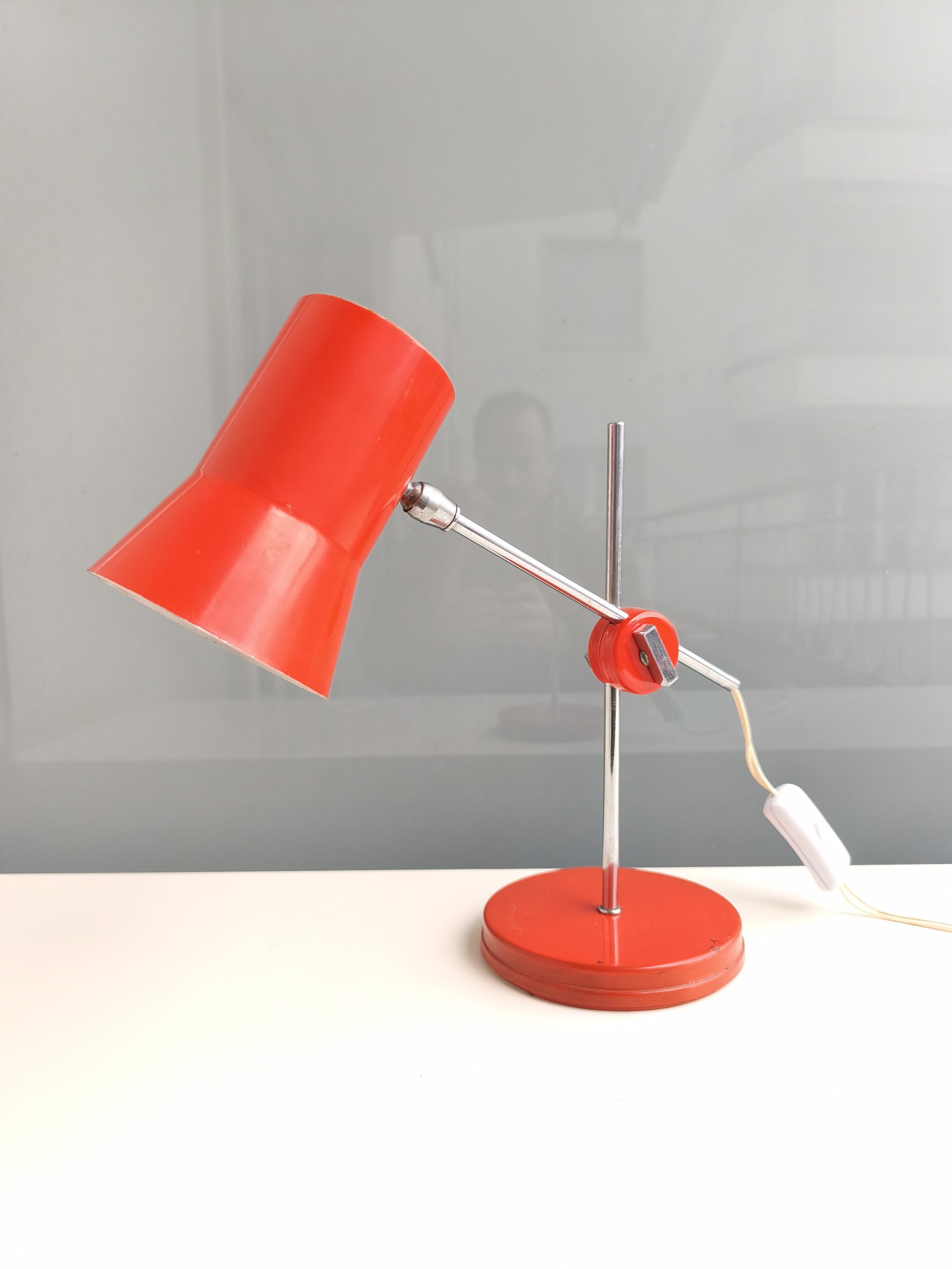 Lampe de table rouge – Image 11