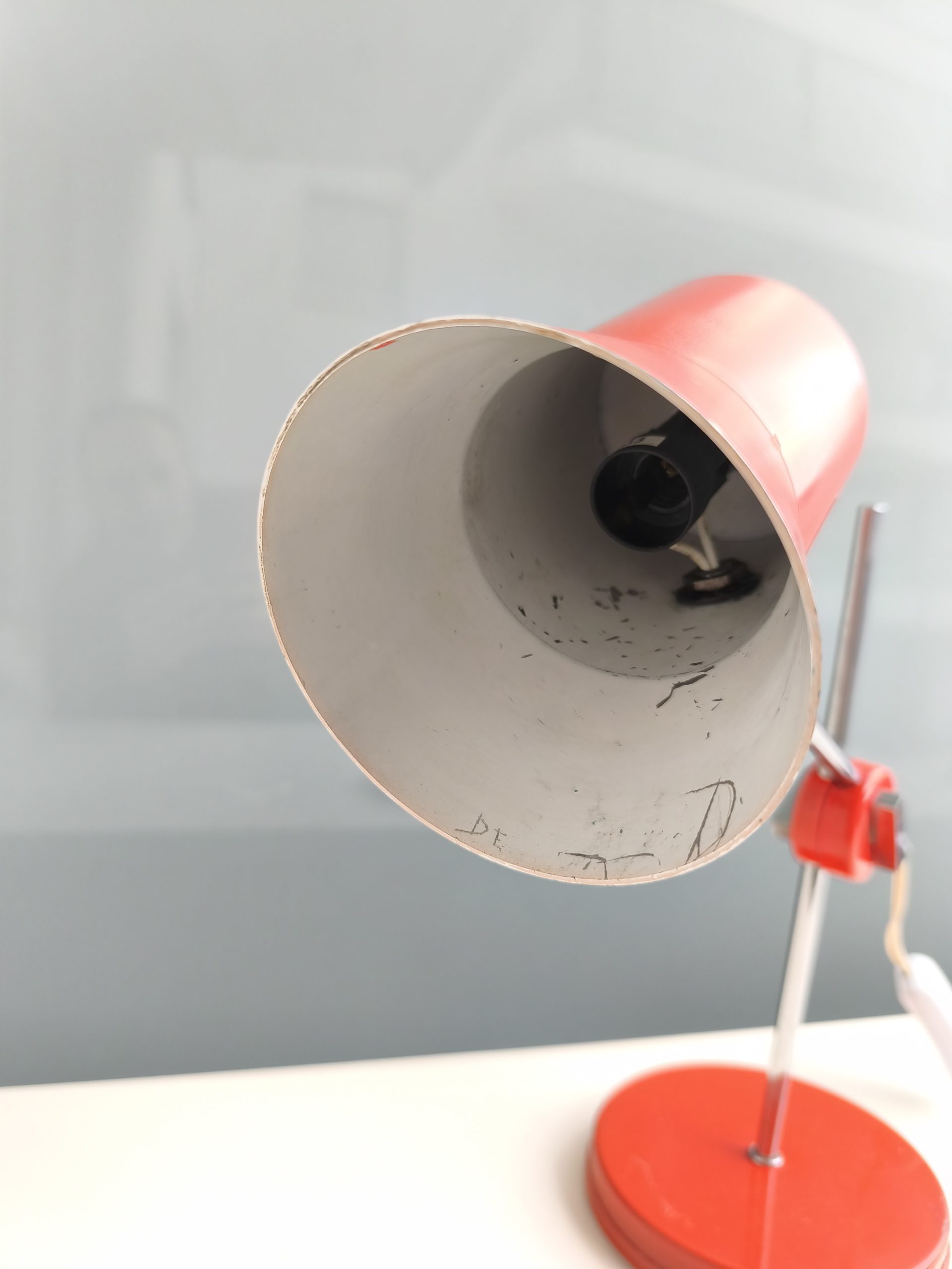 Lampe de table rouge – Image 12