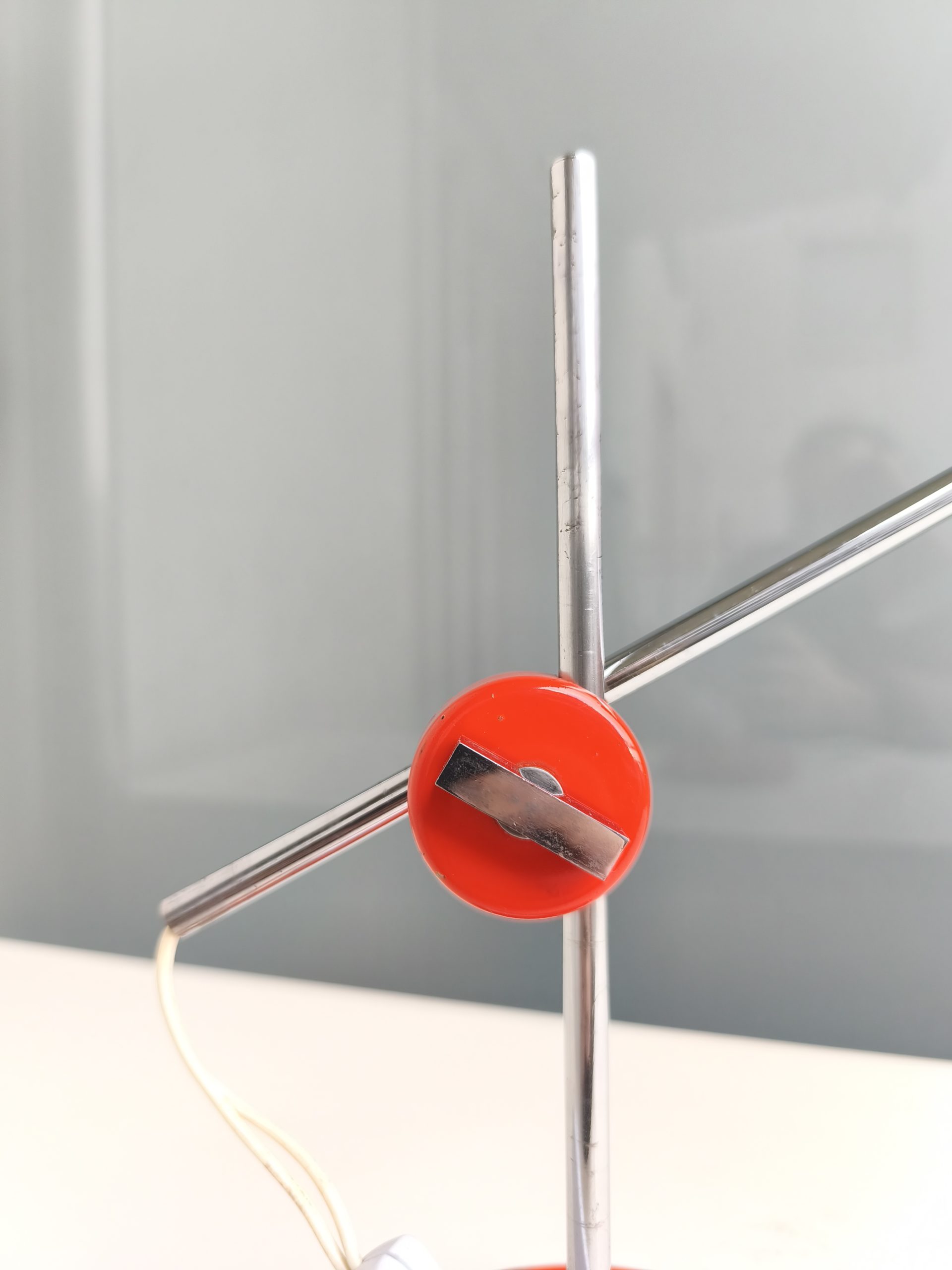 Lampe de table rouge – Image 6