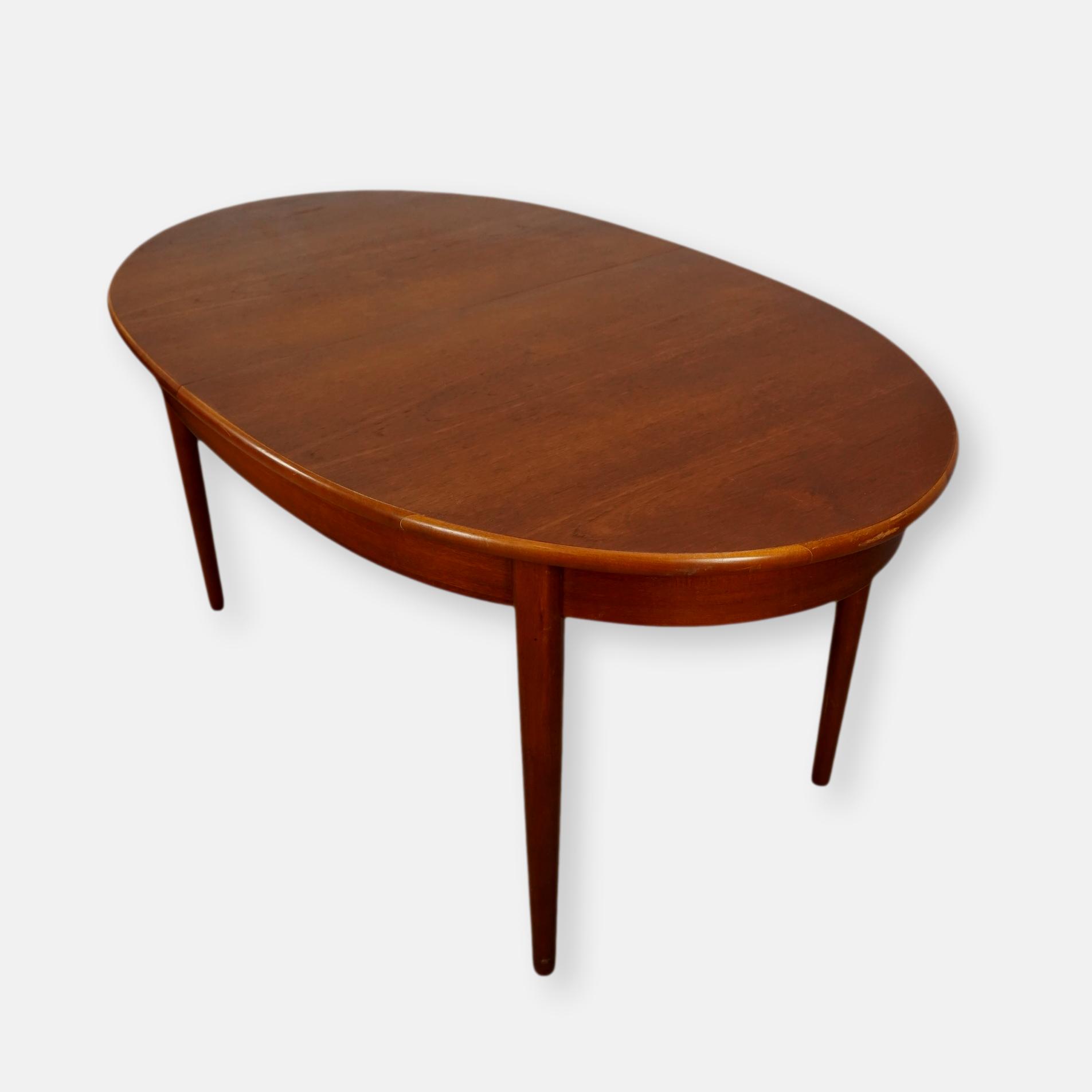 Table à manger ovale britannique