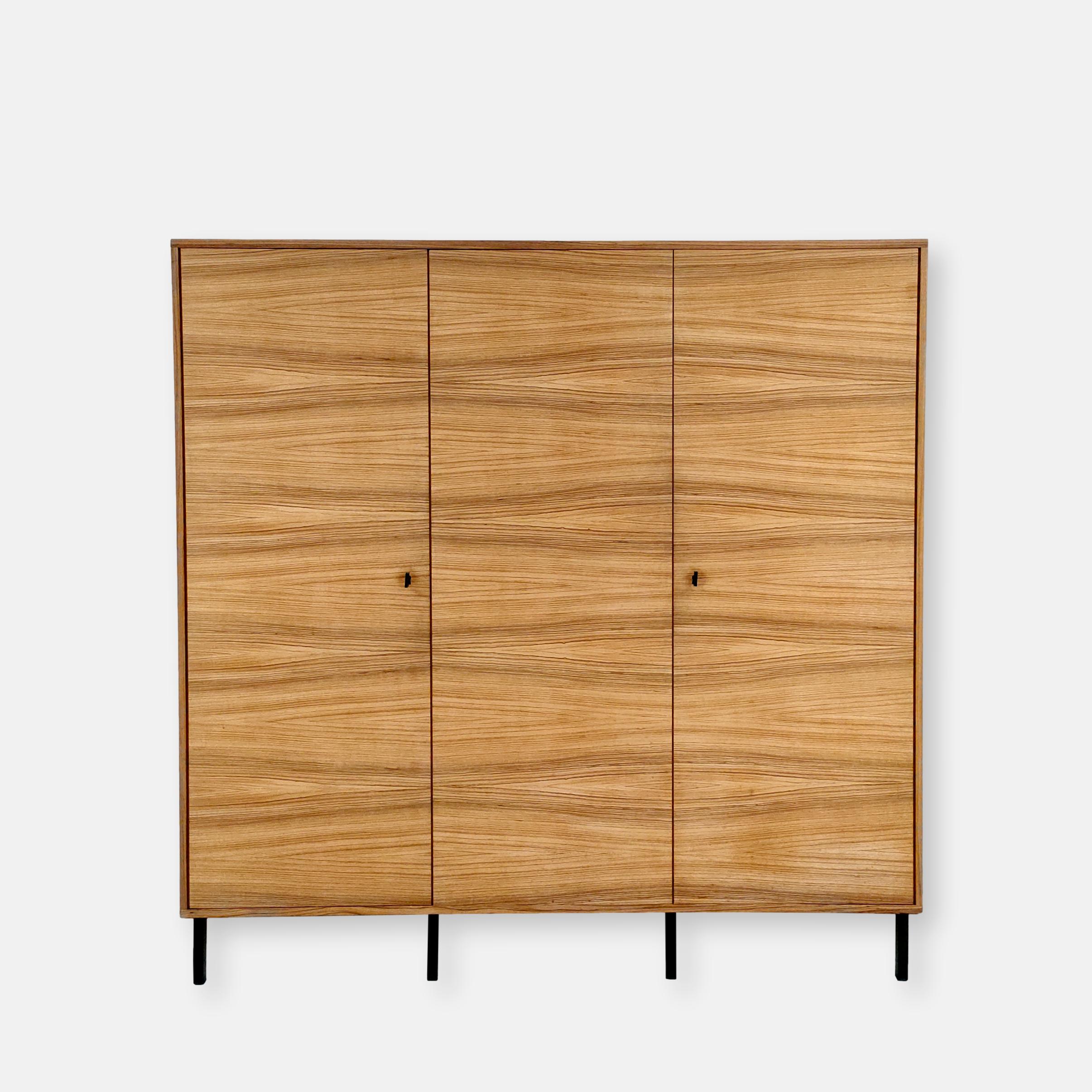 Armoire Pfister vintage