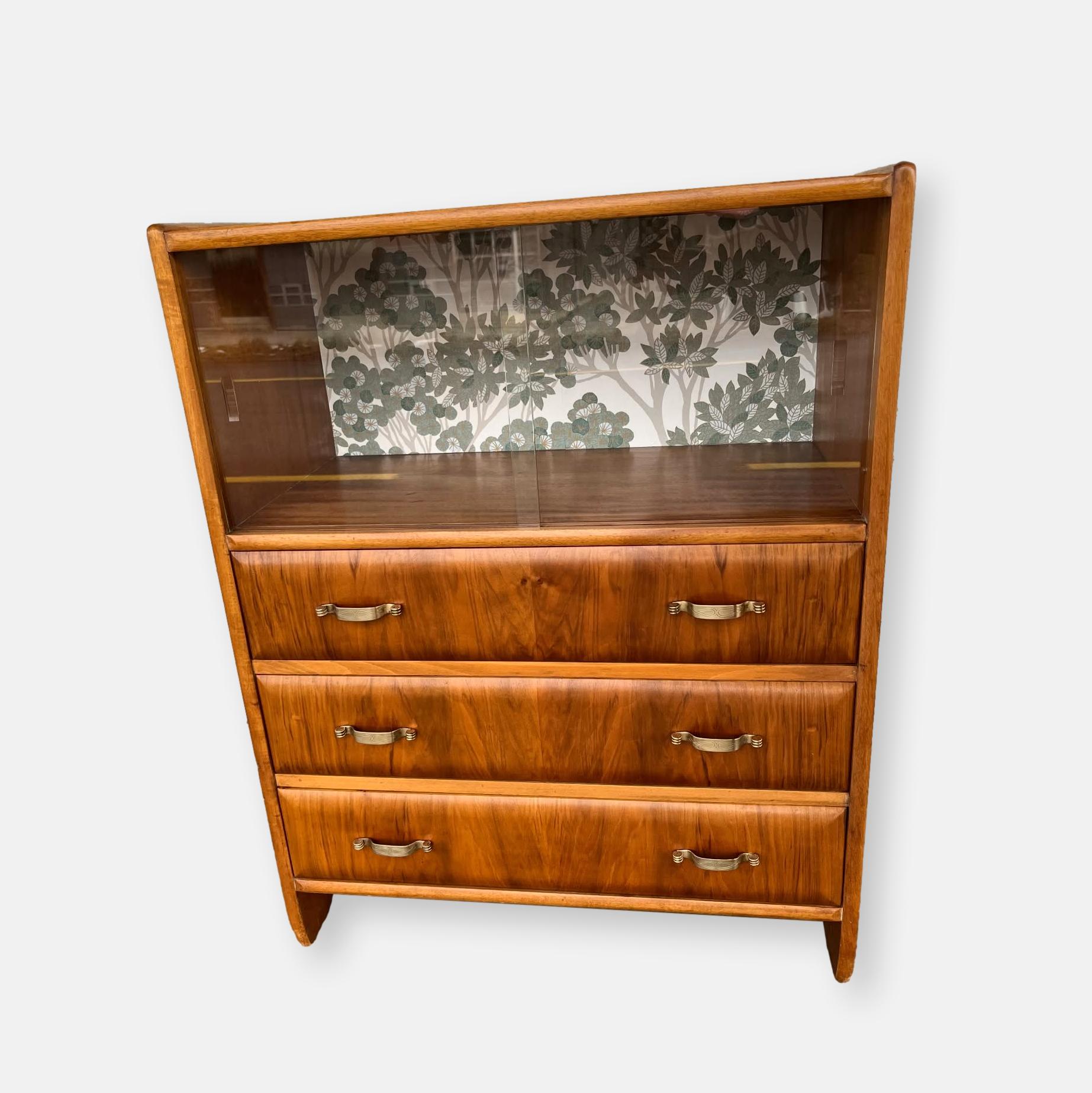 Commode vintage en bois avec vitres