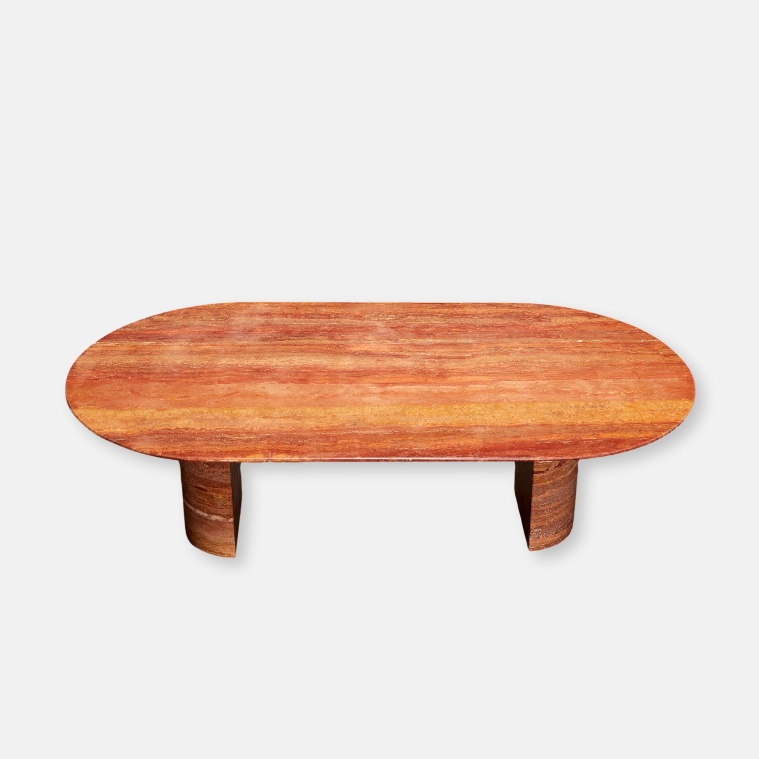 Table basse ovale en travertin rouge Perse, Italie 1970-80