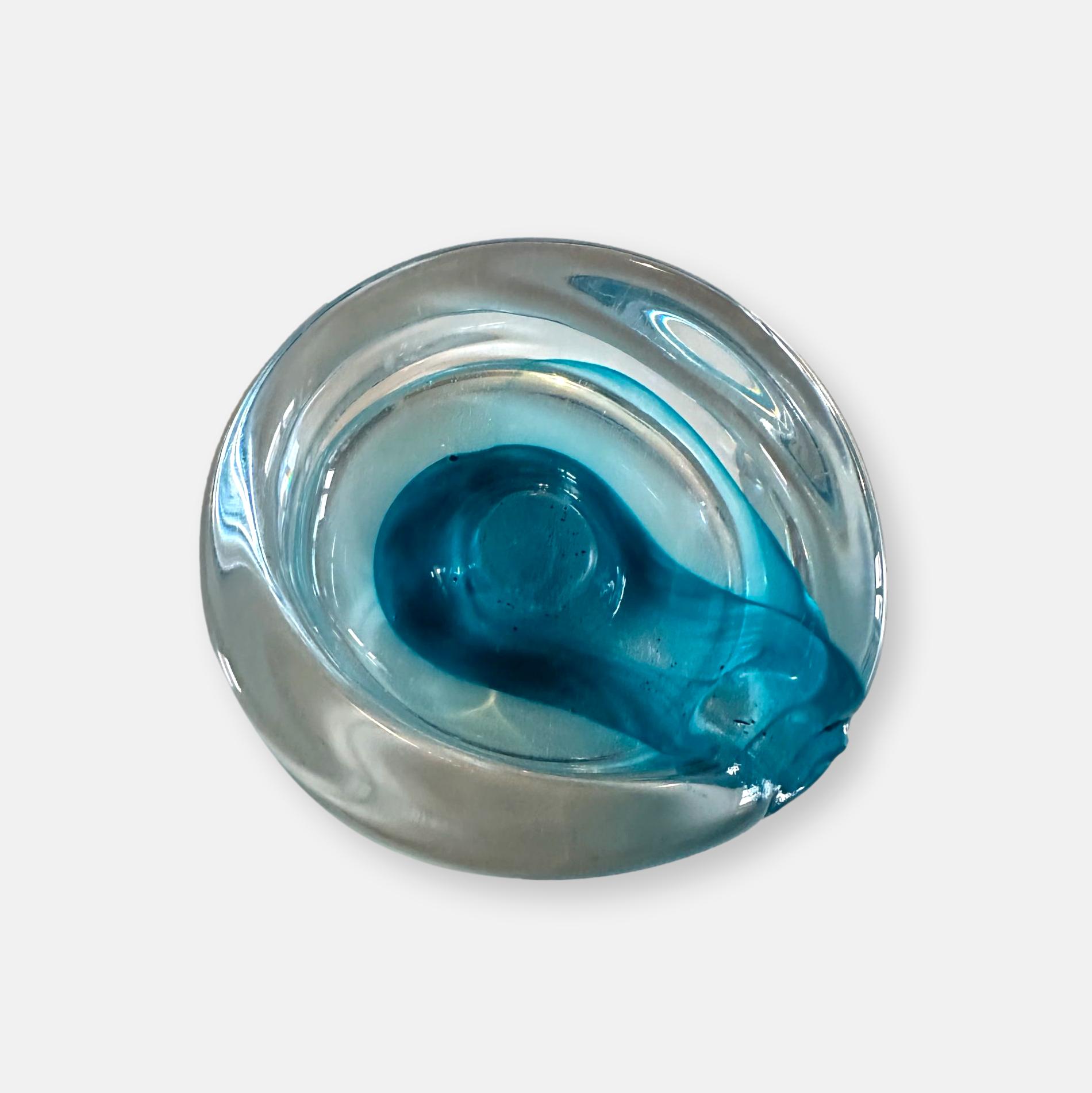 Cendrier en cristal, Vague turquoise, signé Daum