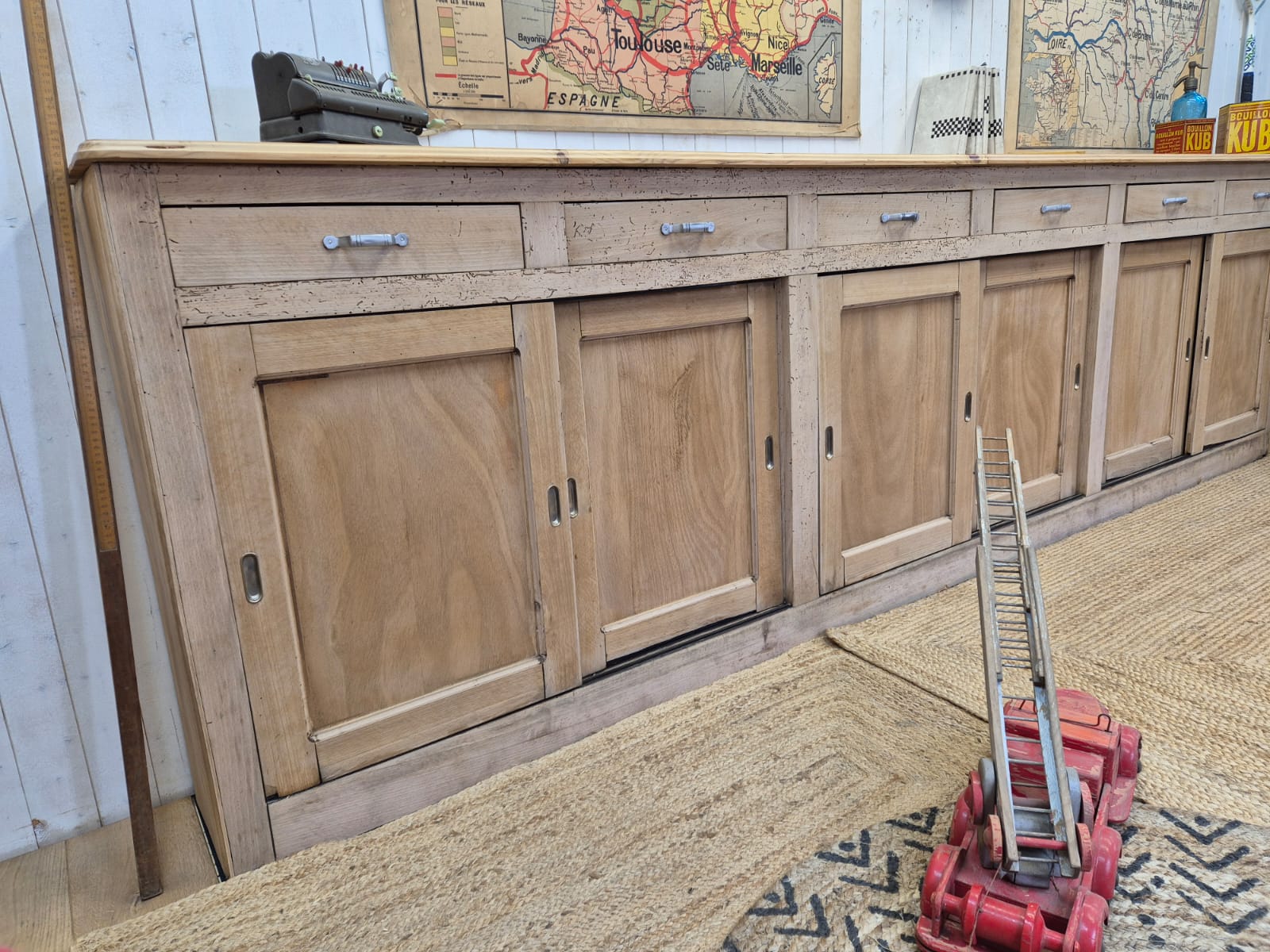 Ancien comptoir d'école – Image 8